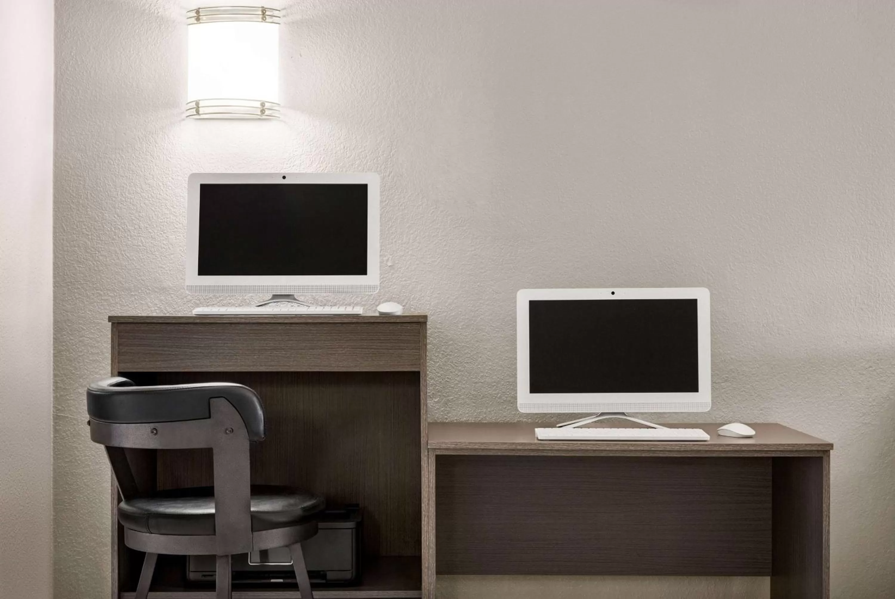 Business facilities in La Quinta by Wyndham Brownsville North