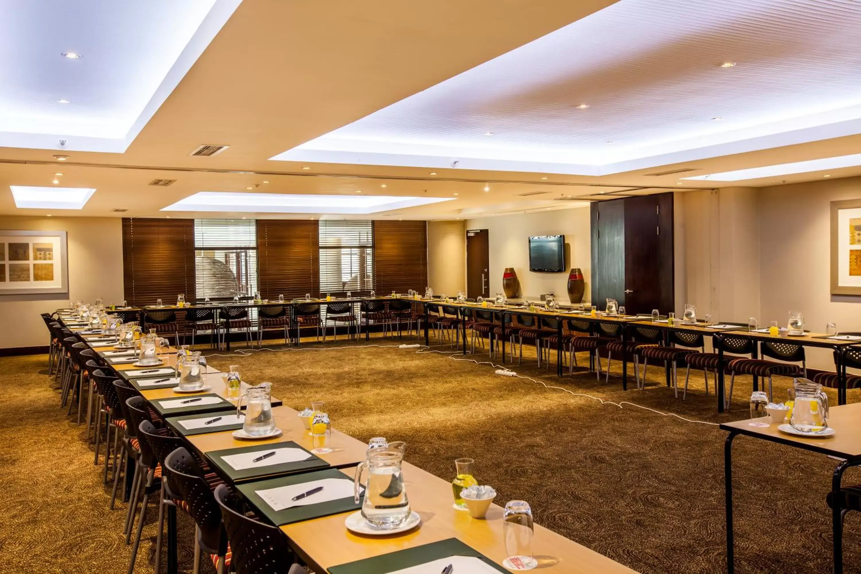 Business facilities, Restaurant/Places to Eat in City Lodge Hotel at OR Tambo International Airport