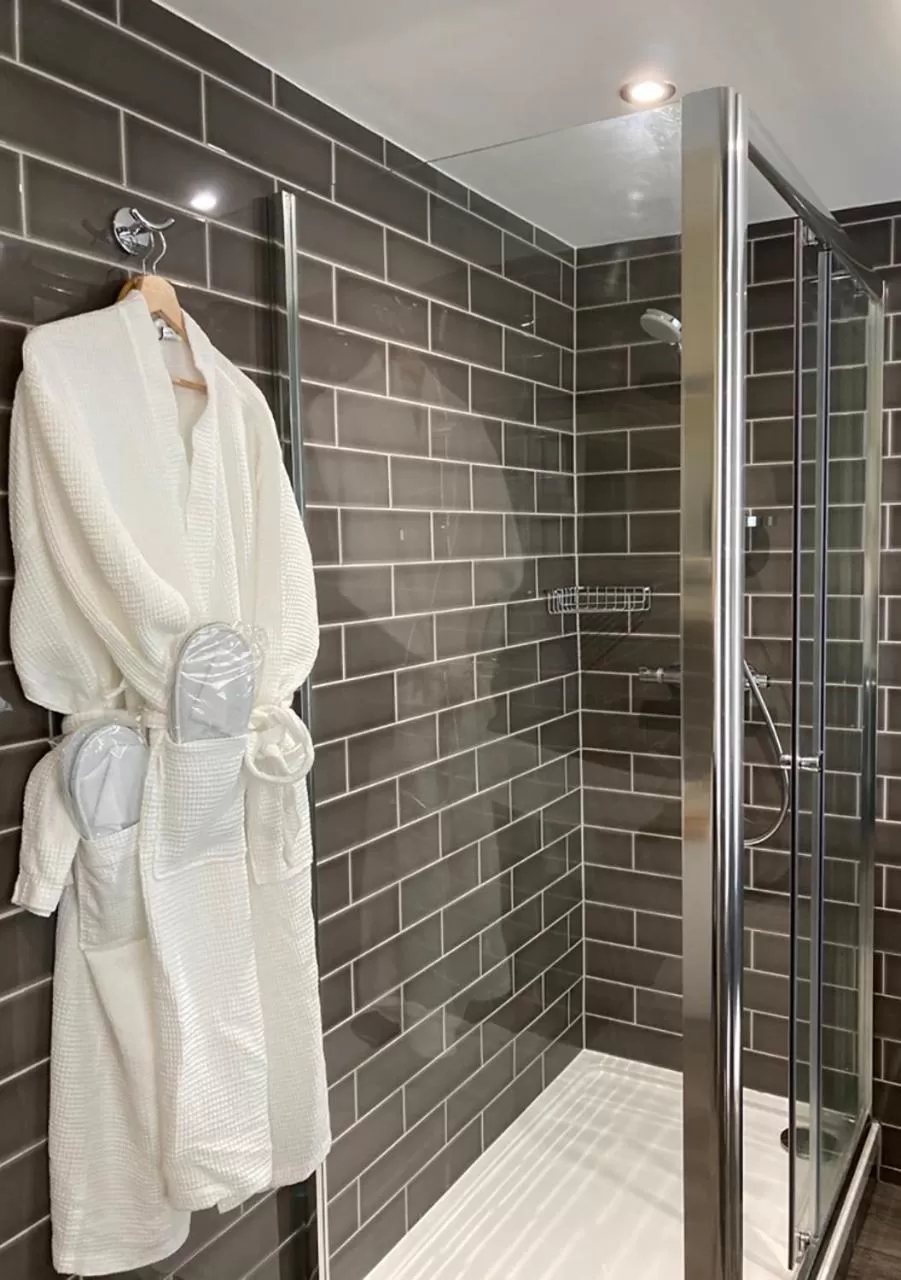 Bathroom in The Rutland Arms Hotel, Bakewell, Derbyshire - The Coaching Inn Group