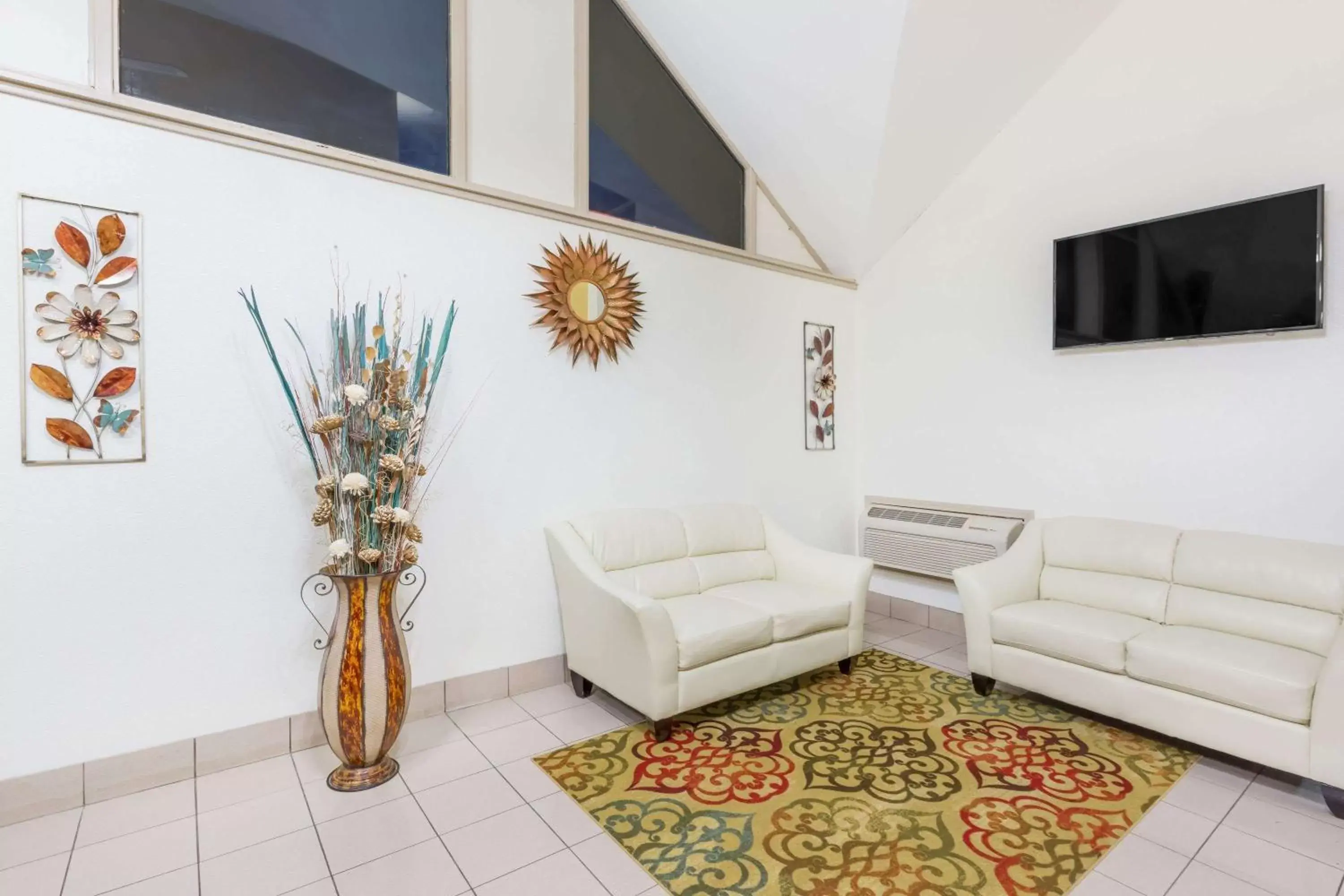 Lobby or reception, Seating Area in Super 8 by Wyndham Wichita Airport West Kellogg