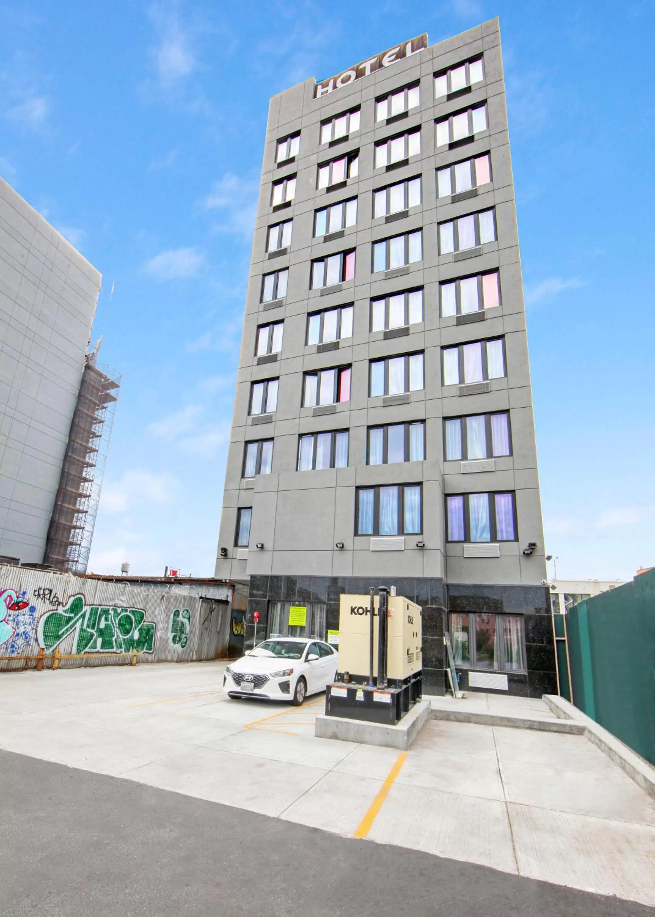 Parking in Hotel 365 Bronx - Yankee Stadium