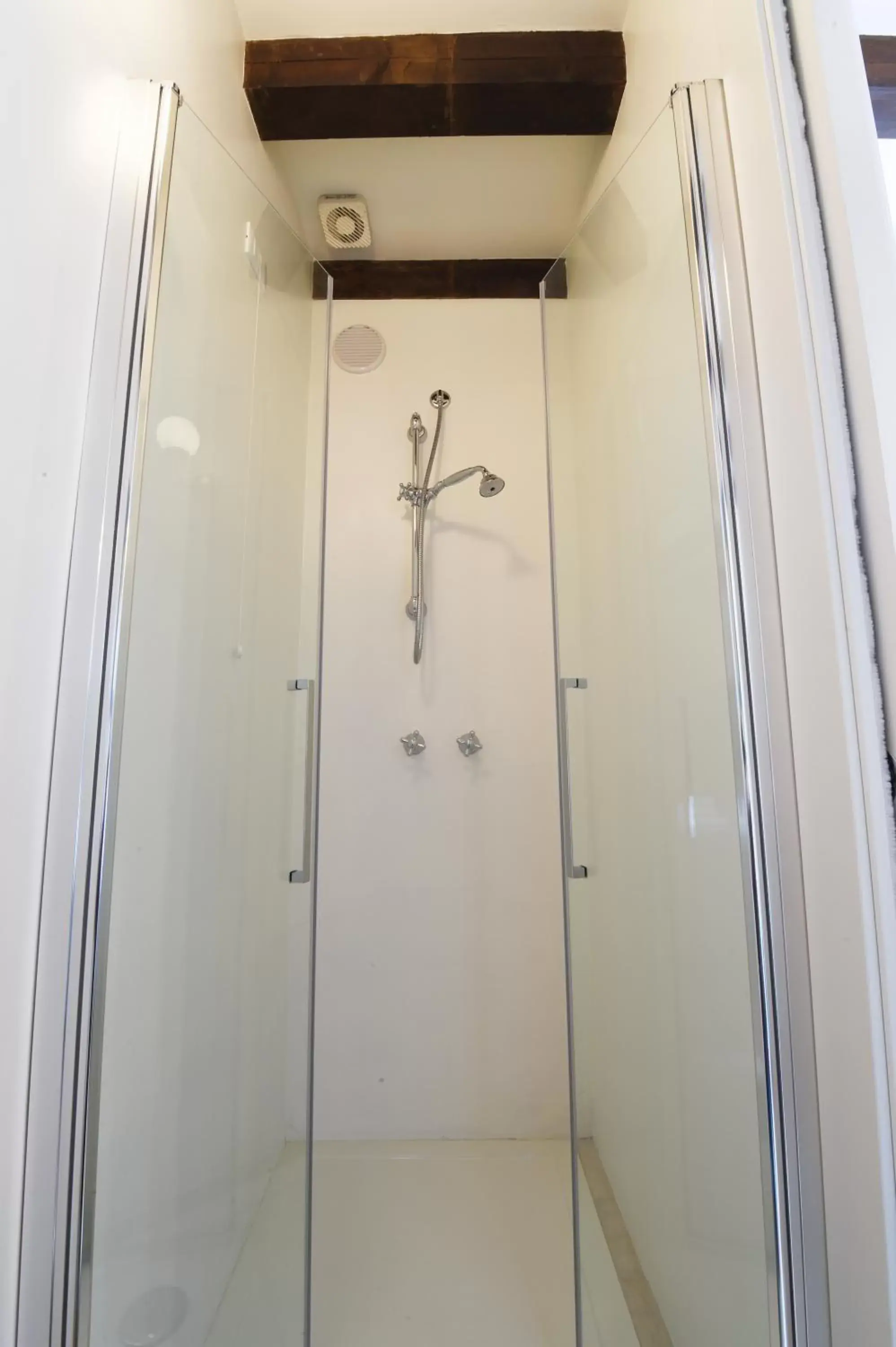 Shower, Bathroom in Il Giardino Segreto