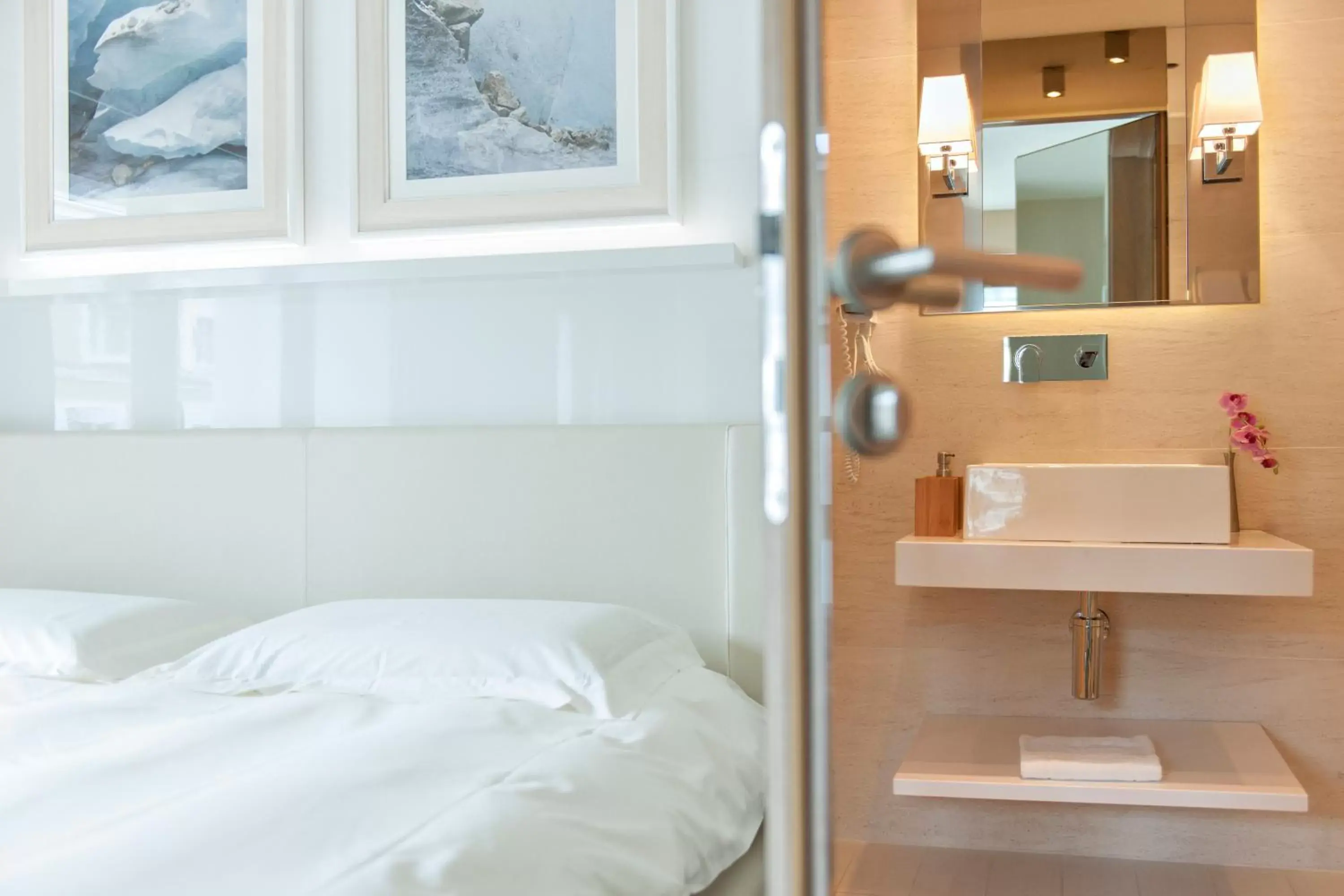 Bed, Bathroom in Hotel Piz St. Moritz