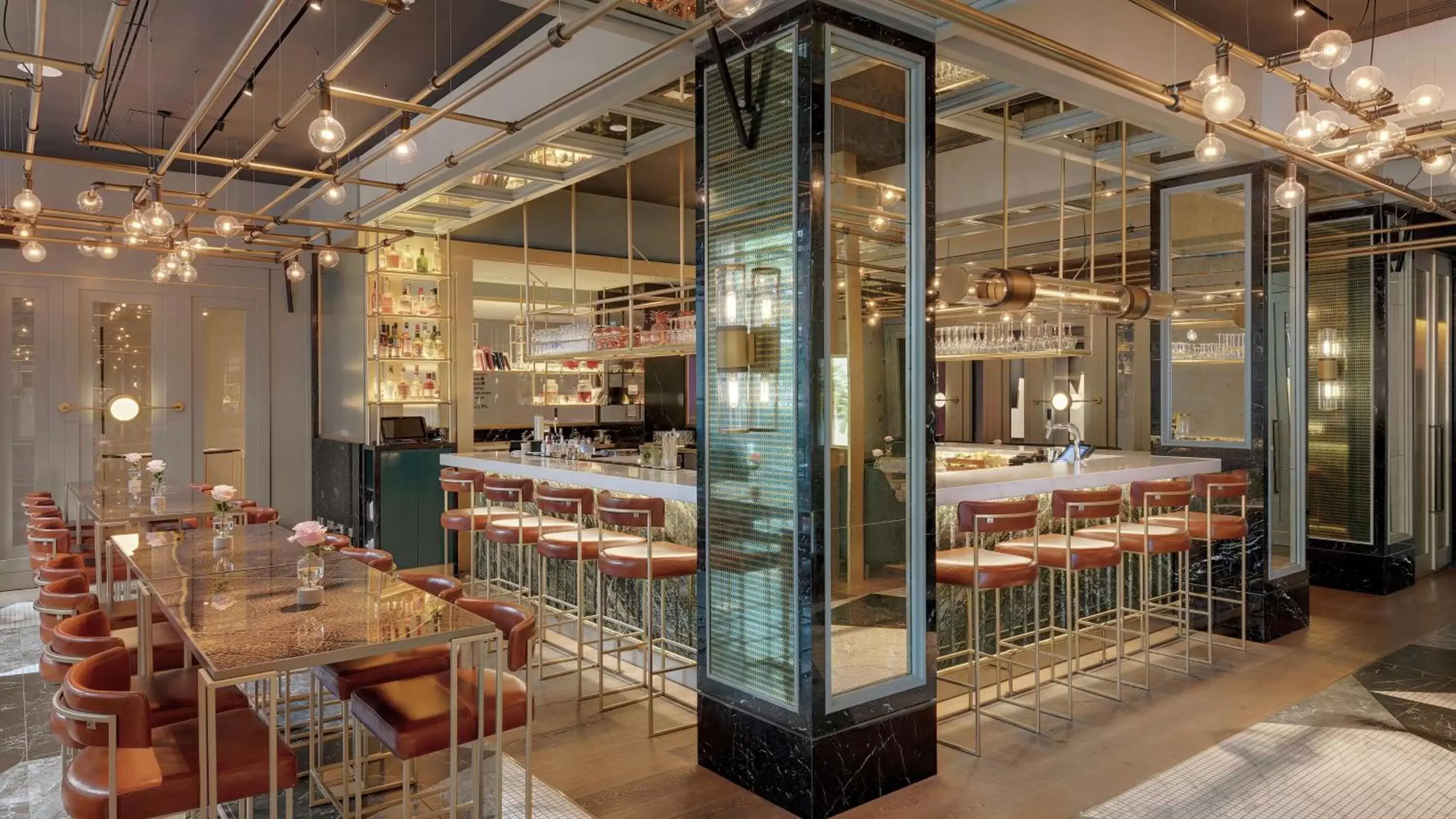 Lounge or bar in Hilton Munich City Lounge or bar in Hilton Munich City