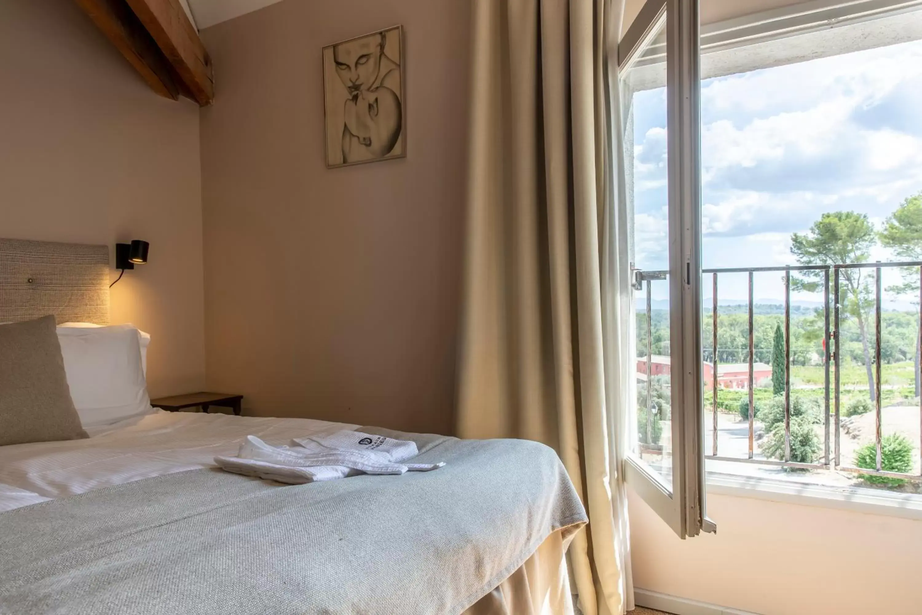 Bed in Domaine Rabiega - Vineyard and Boutique hotel
