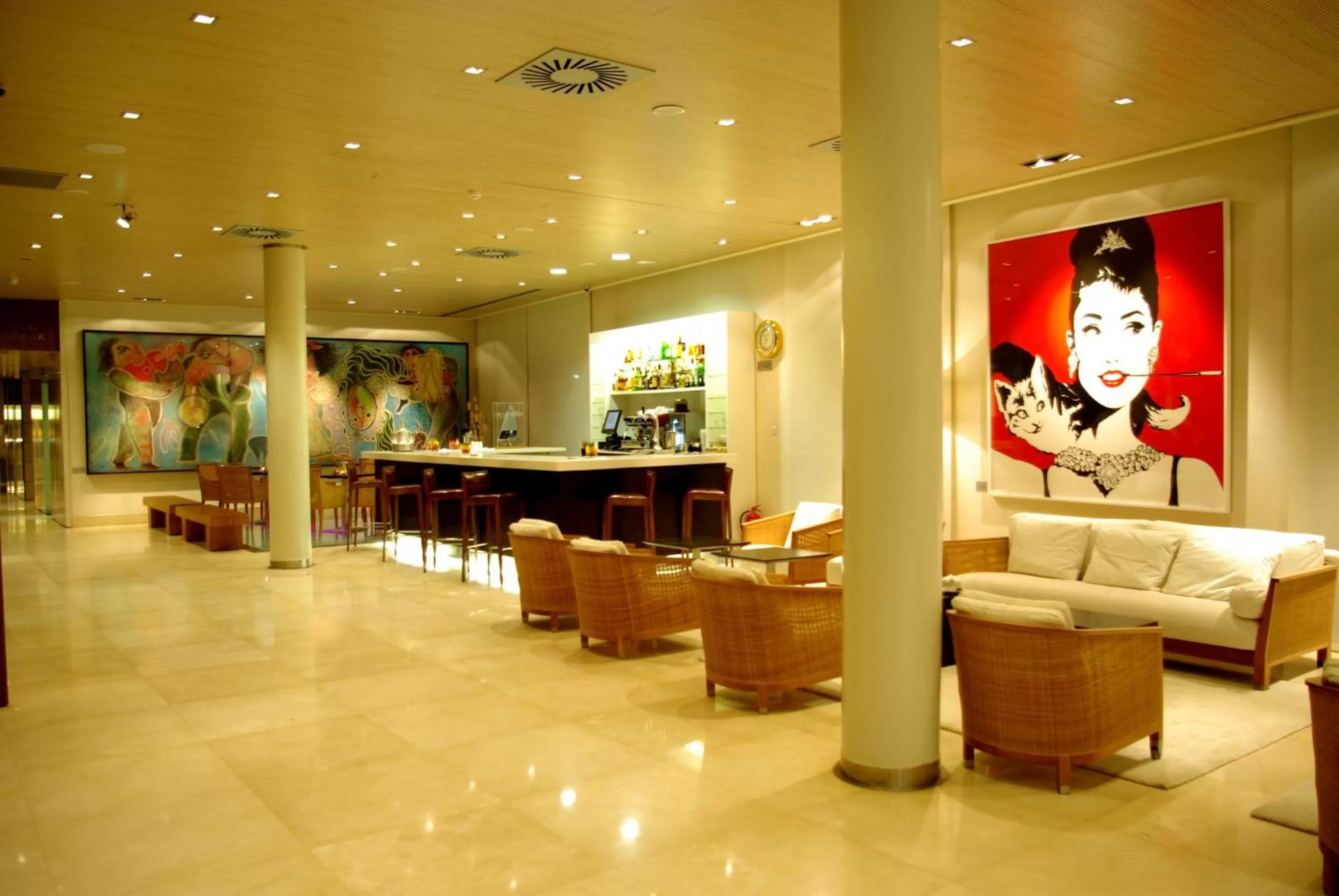Lounge or bar in Hotel Neptuno Playa & Spa