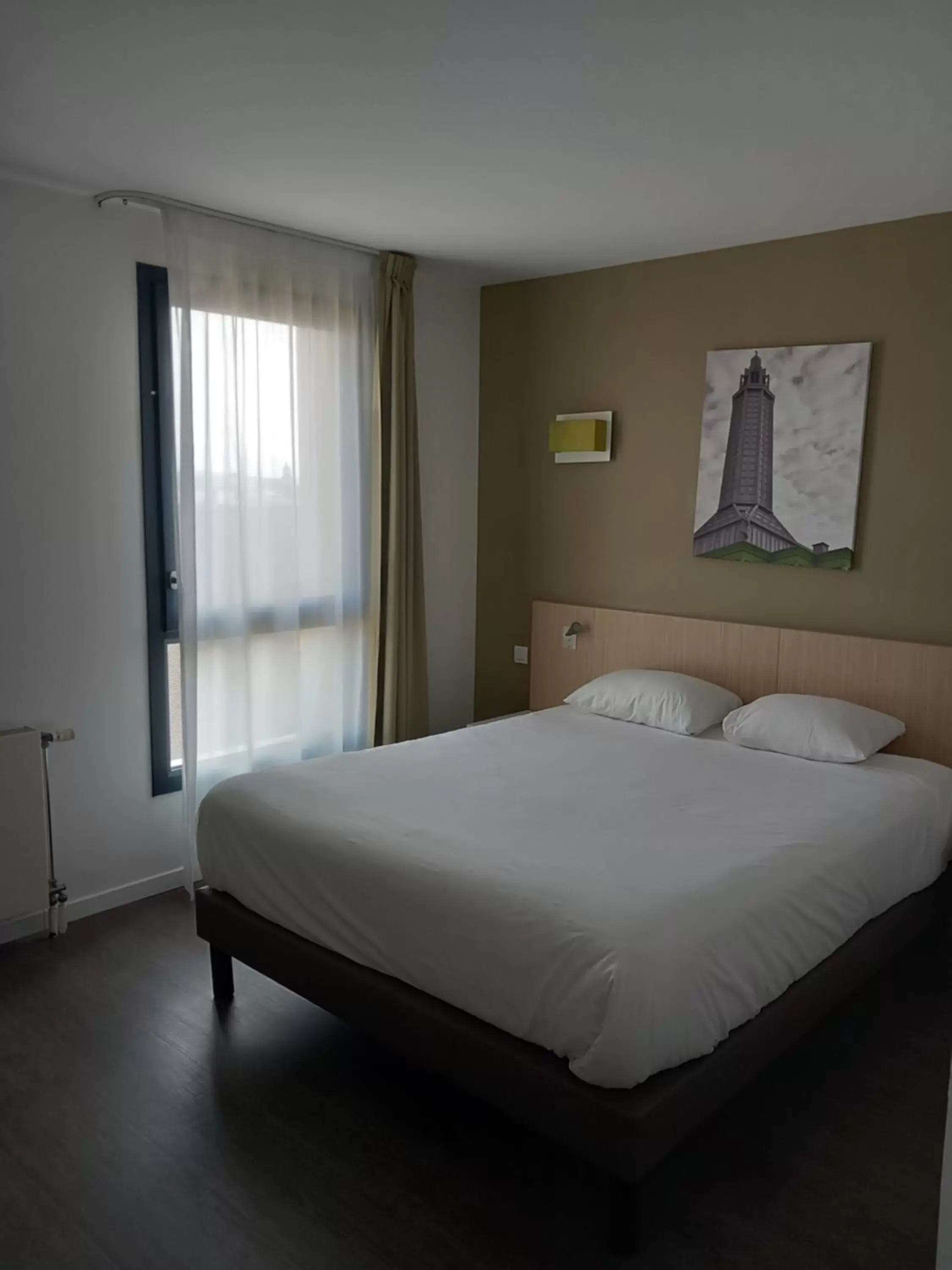 Photo of the whole room, Bed in Aparthotel Adagio Access Le Havre Les Docks
