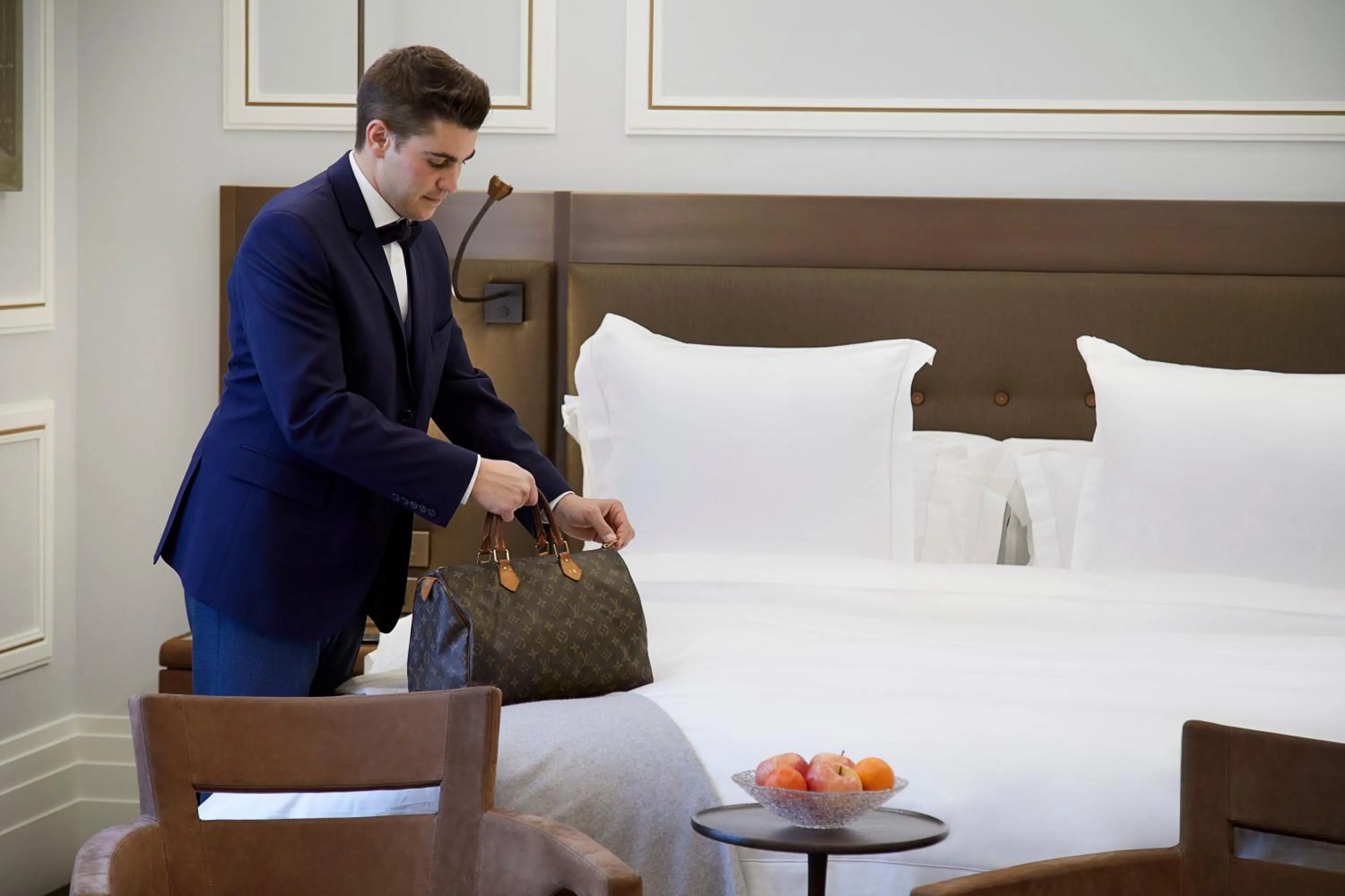 Staff, Bed in Maison Villeroy