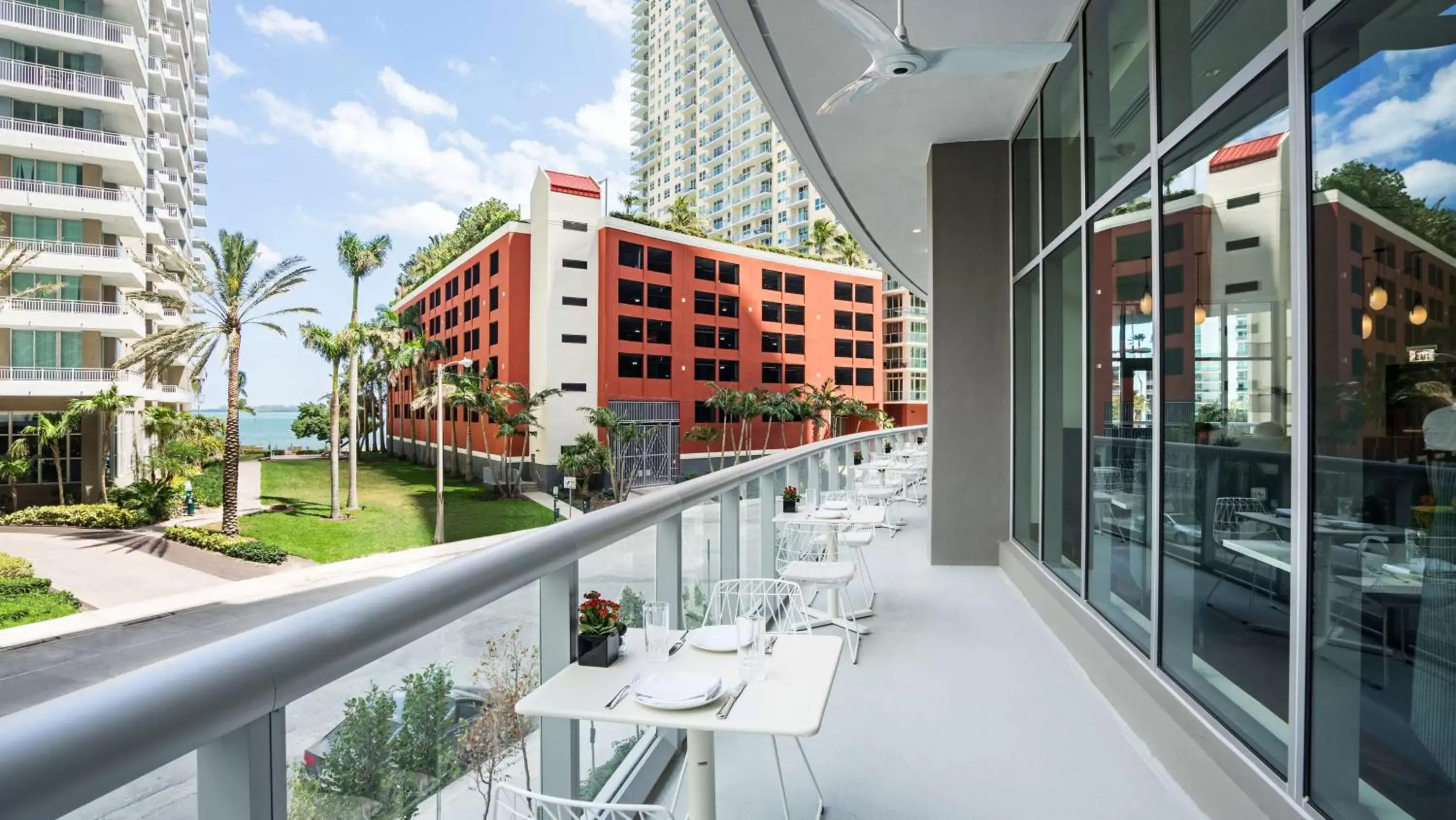 Restaurant/places to eat, Balcony/Terrace in Hyatt Centric Brickell Miami