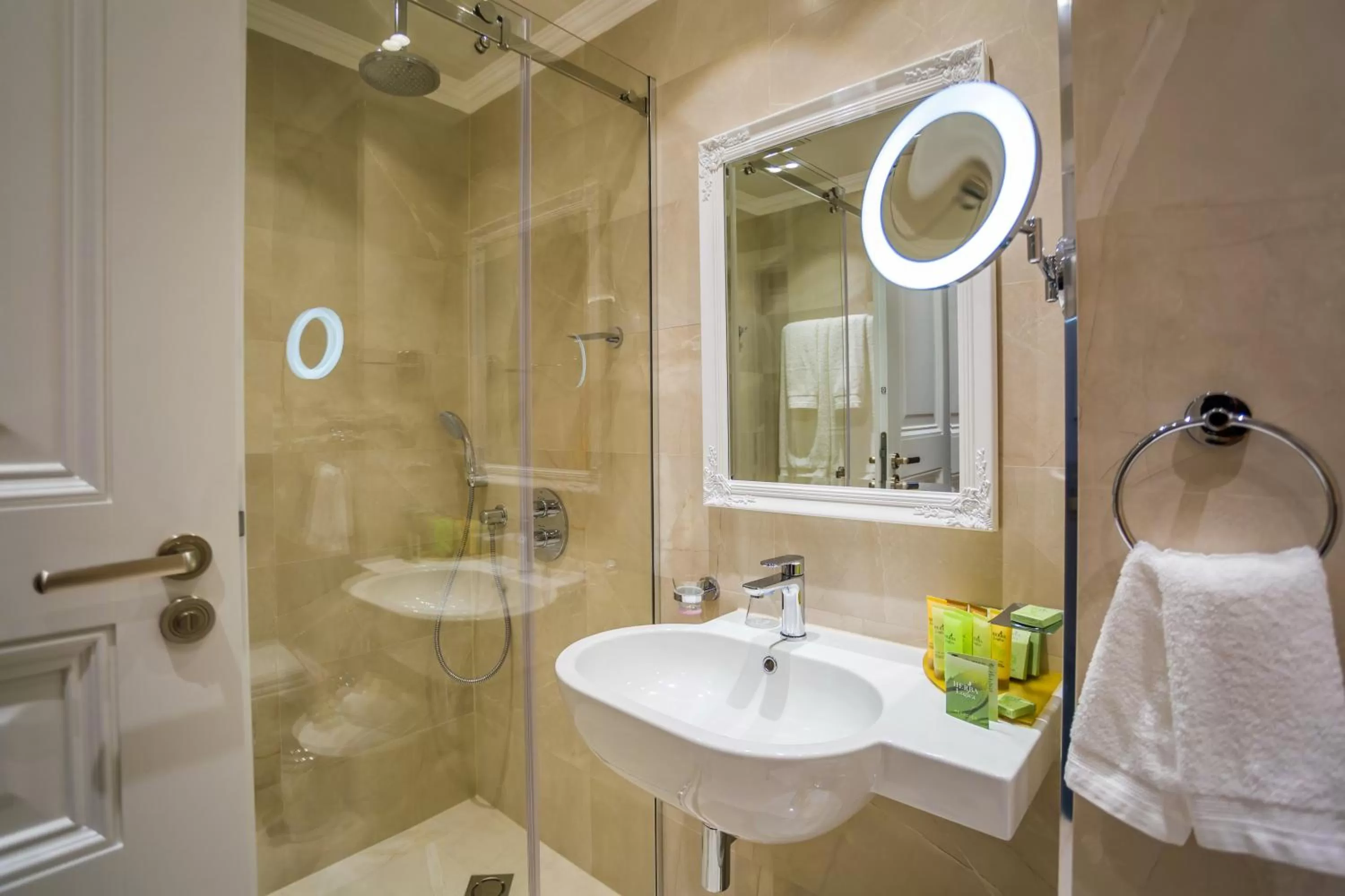 Shower in Hotel Residence Promenade