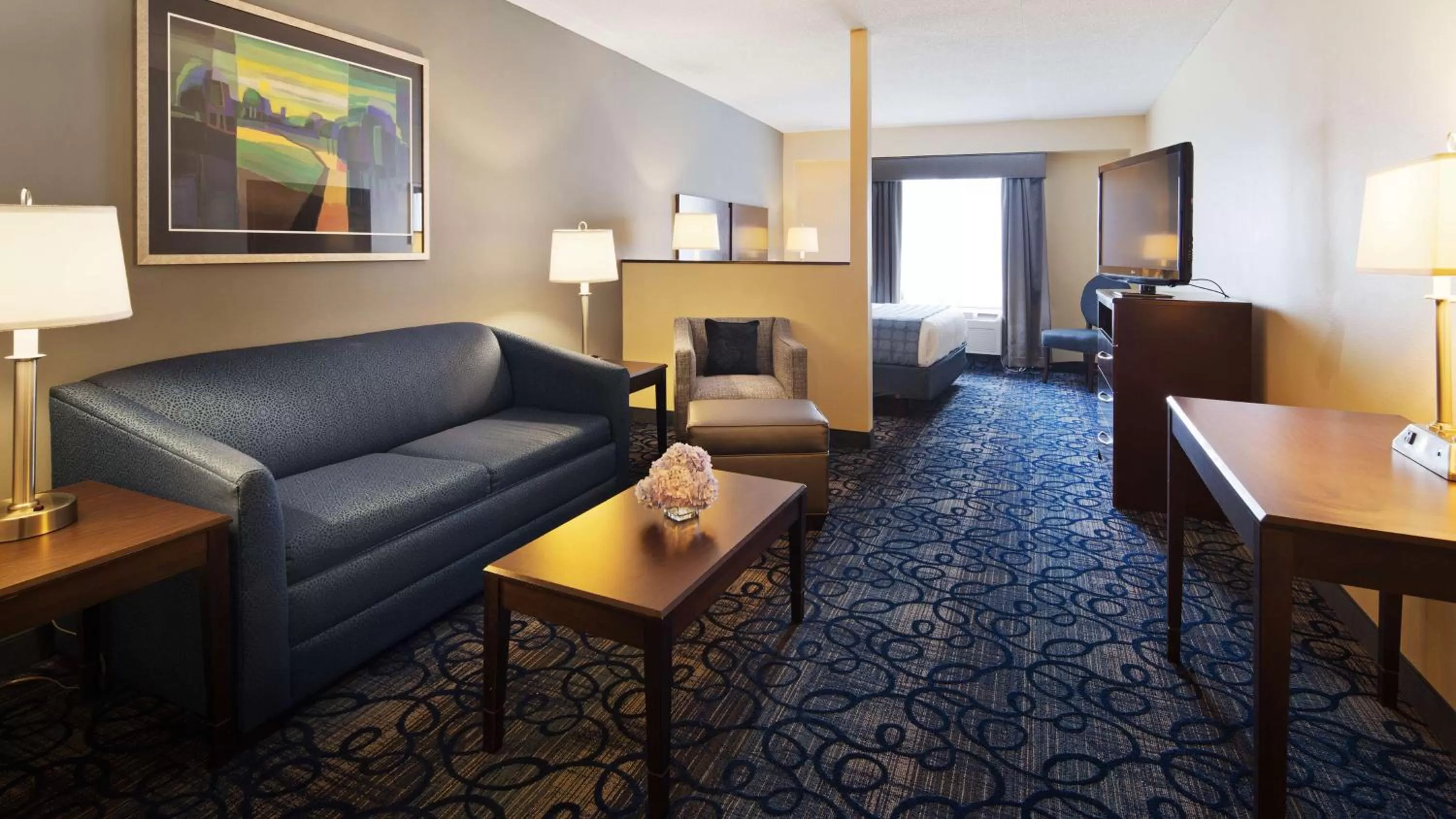 King Suite with Sofa Bed and Bath Tub - Mobility Accessible in Best Western Plus Waynesboro