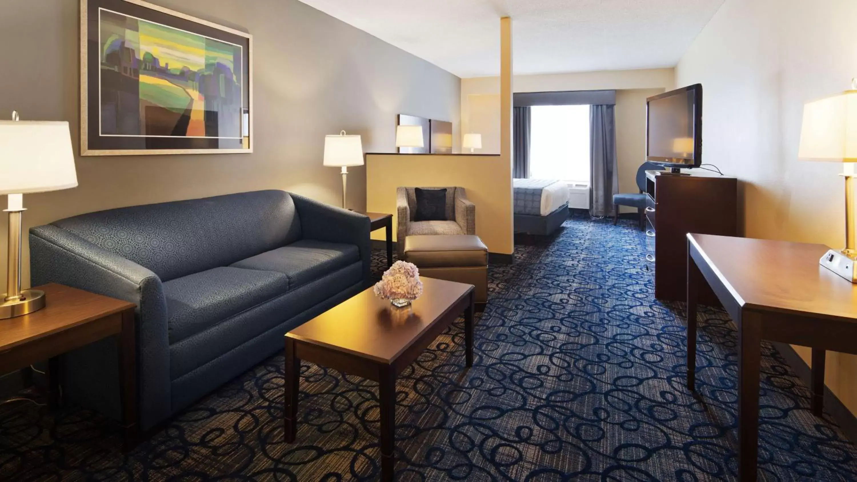 Photo of the whole room, Seating Area in Best Western Plus Waynesboro