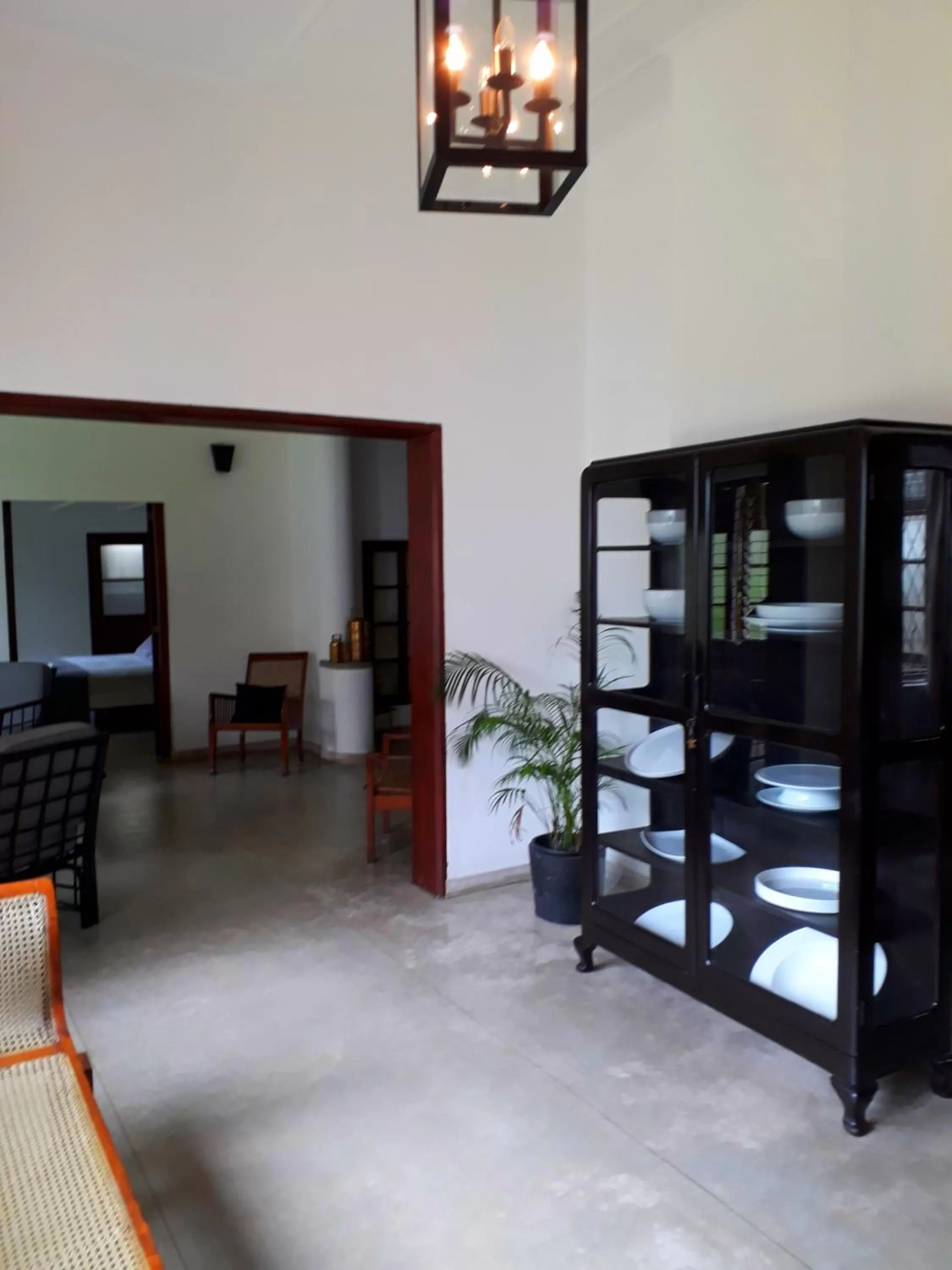 Facade/entrance in "27" Spathodea- Oasis in the City