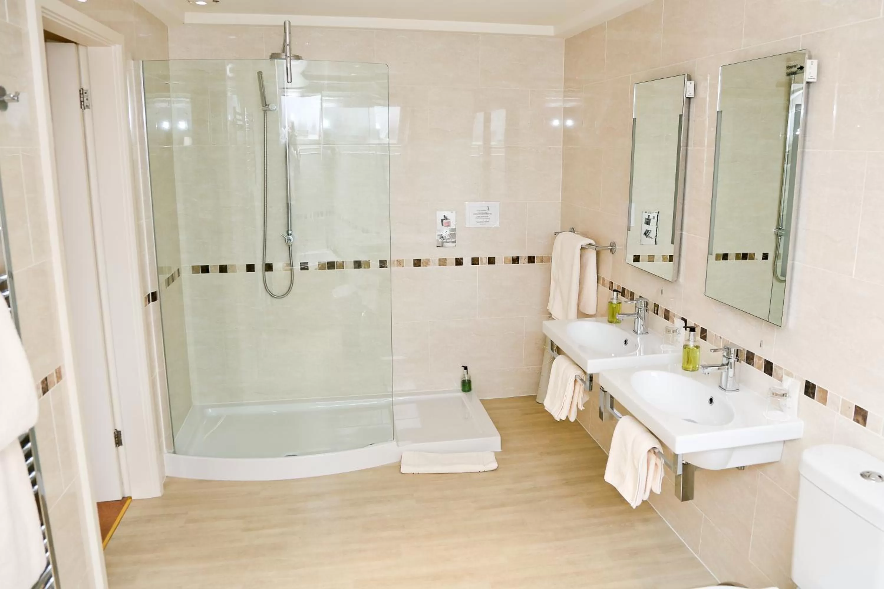 Bathroom in Millfields Hotel