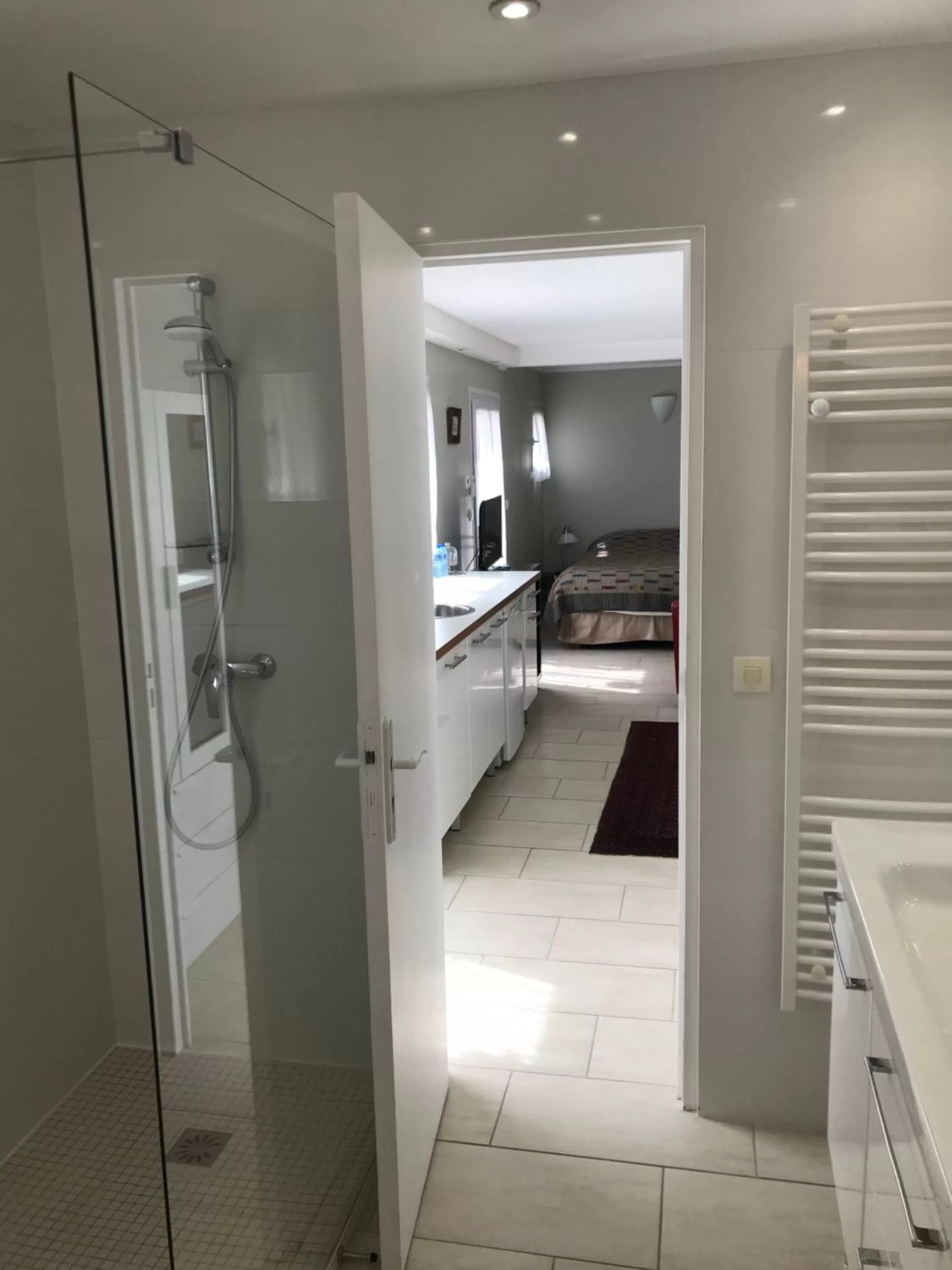 Shower in Clos Saint Nicolas