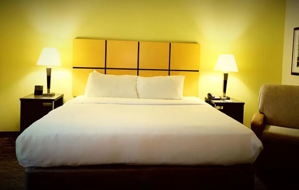 One-Bedroom Queen Room with Mobility Accessible Tub - Non-Smoking in Candlewood Suites Belle Vernon by IHG