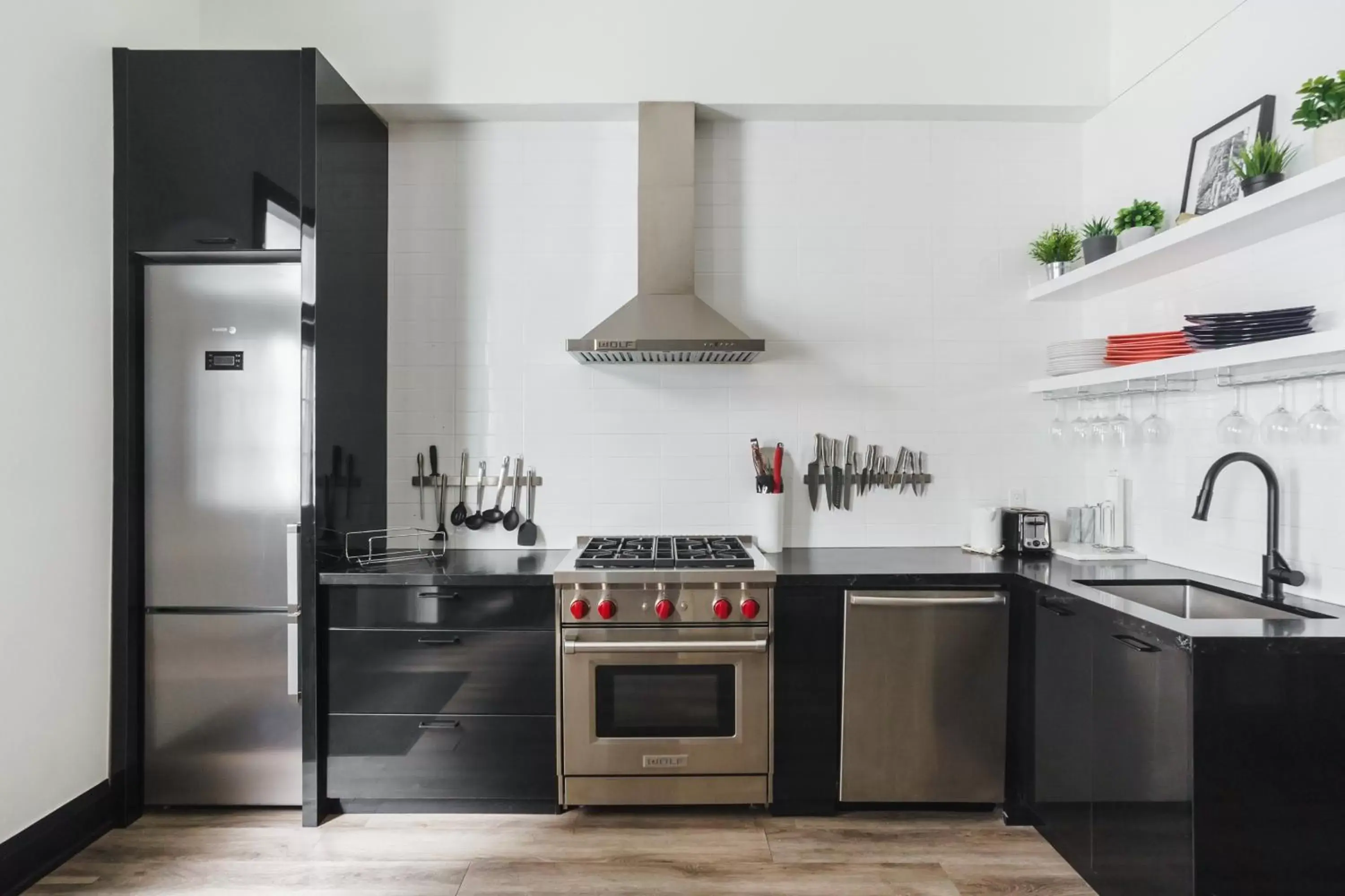 Kitchen or kitchenette, Kitchen/Kitchenette in Queen Street Lofts