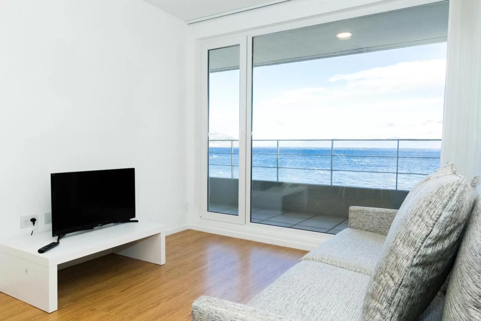 TV/Entertainment Center in De la Costa Apartamentos