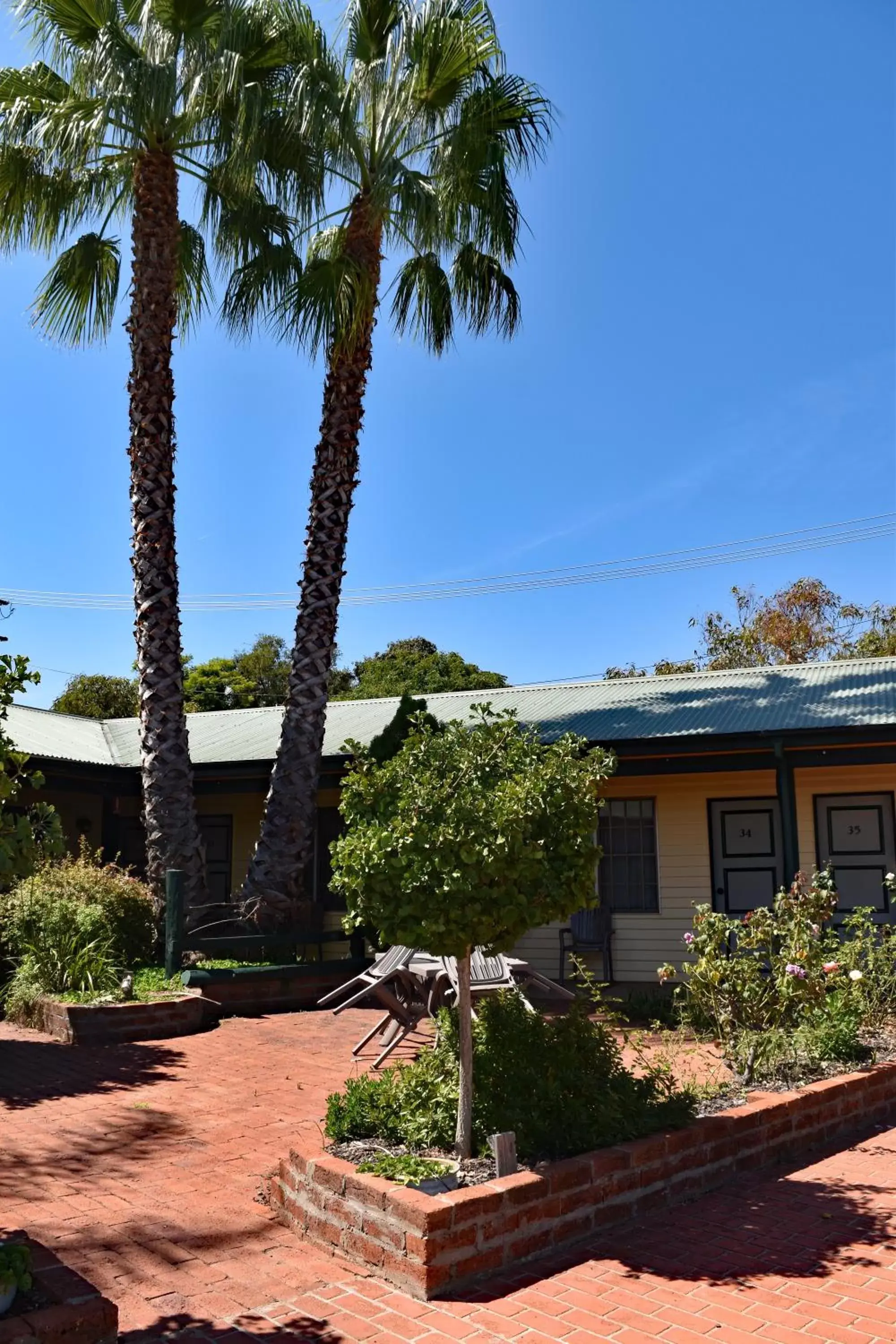 Property Building in Ten Dollar Town Motel