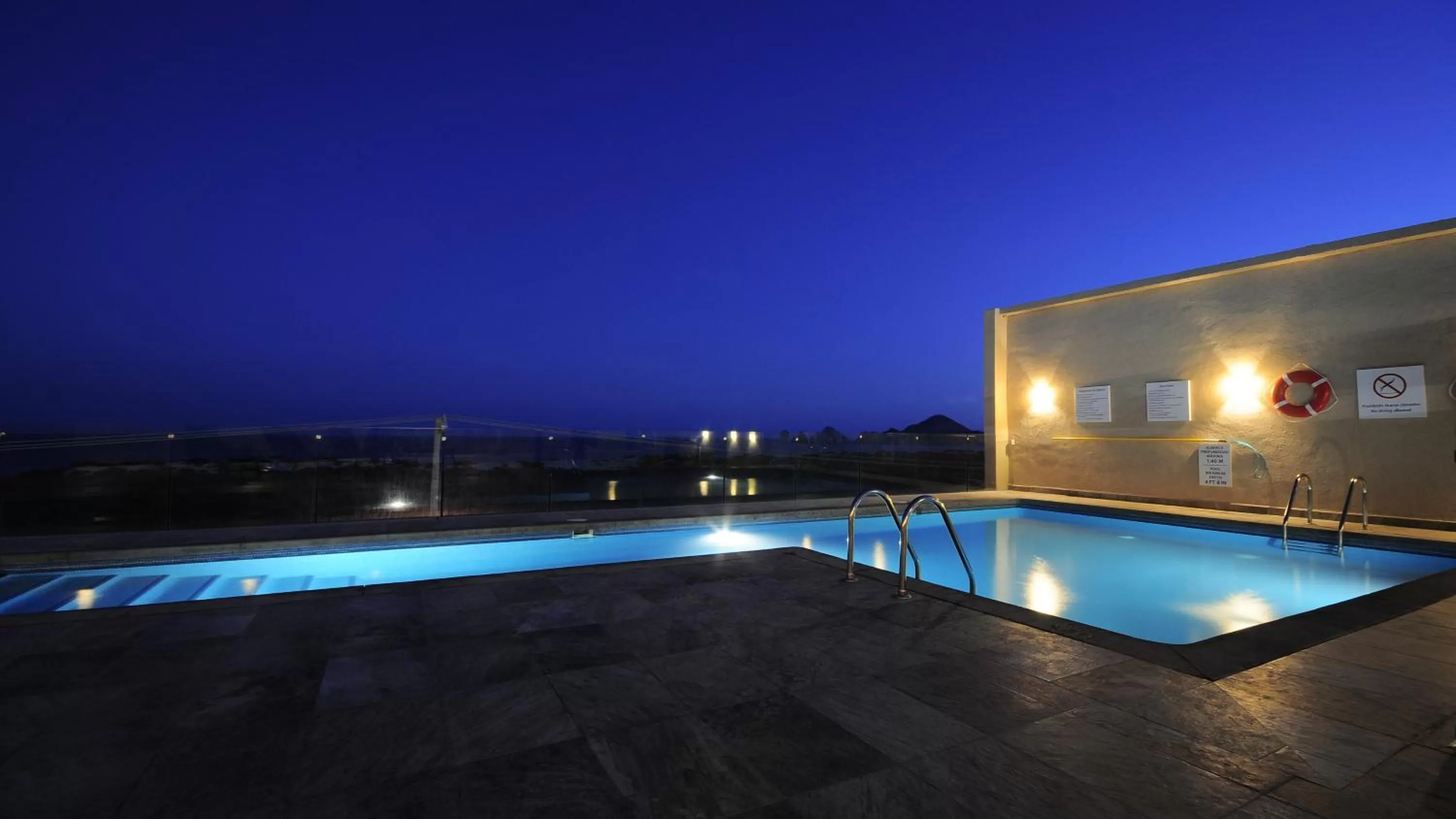 Swimming pool in Holiday Inn Express Cabo San Lucas by IHG