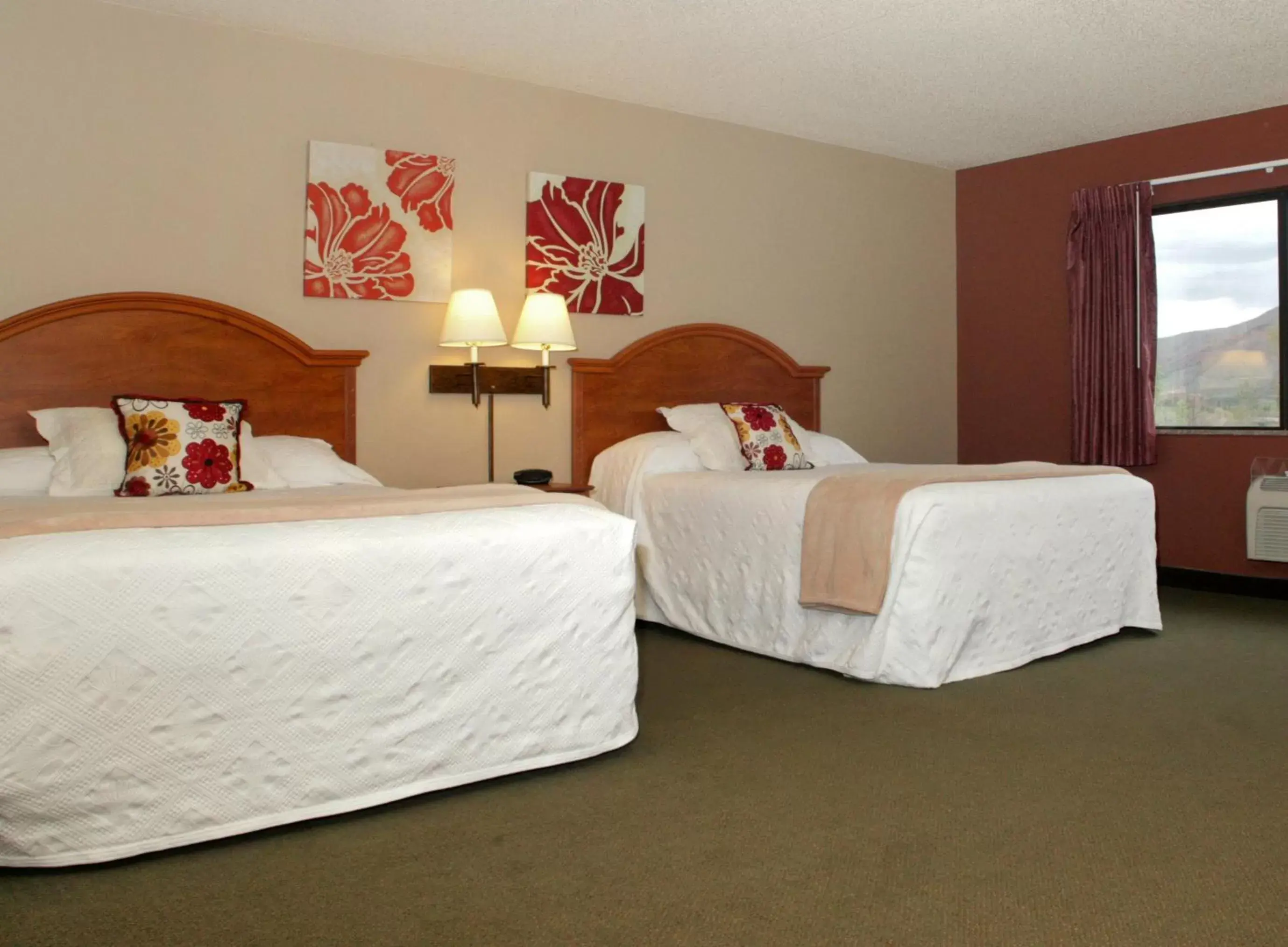 Bed in Hotel Glenwood Springs