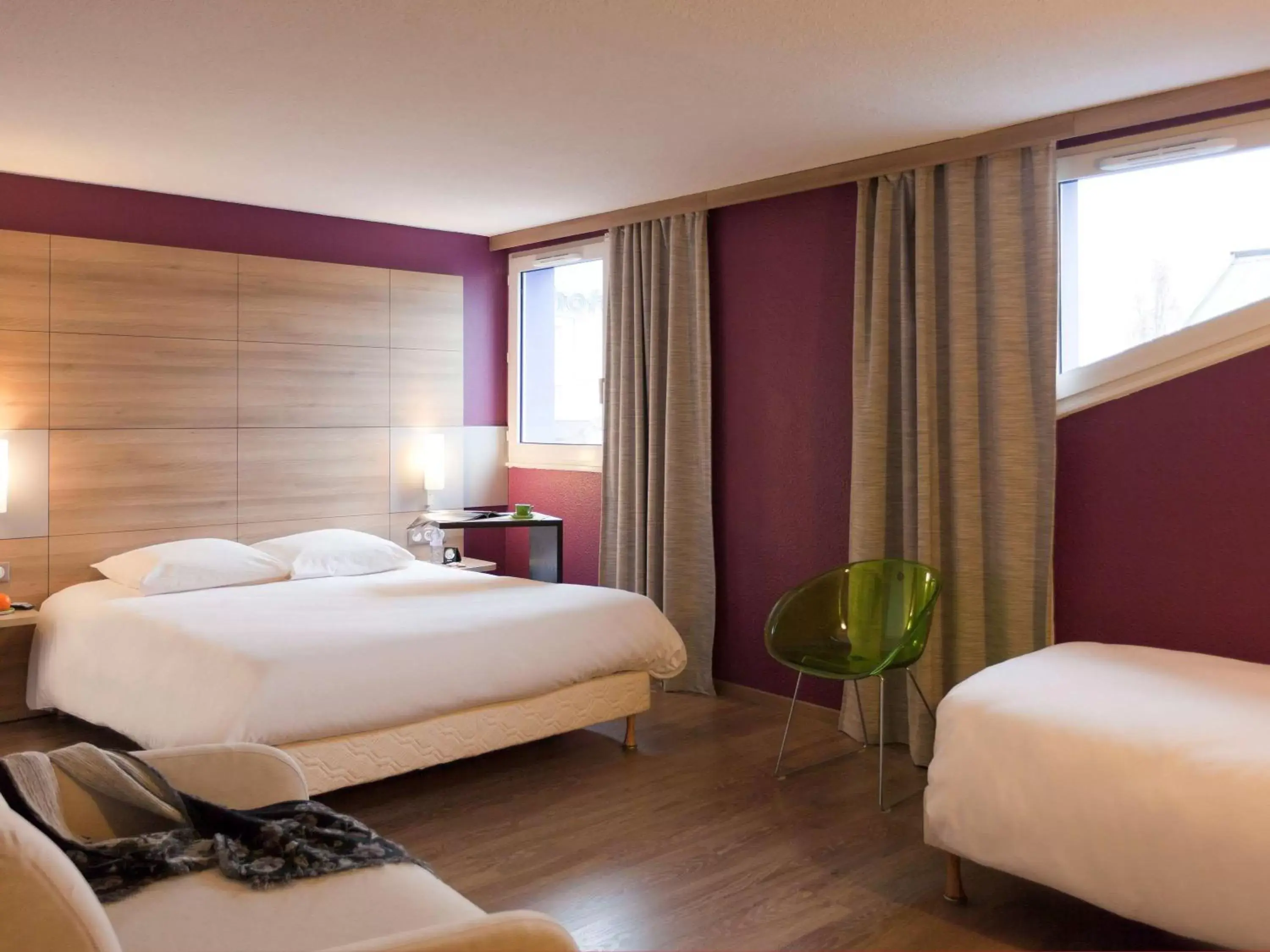 Photo of the whole room, Bed in ibis styles Brive Ouest