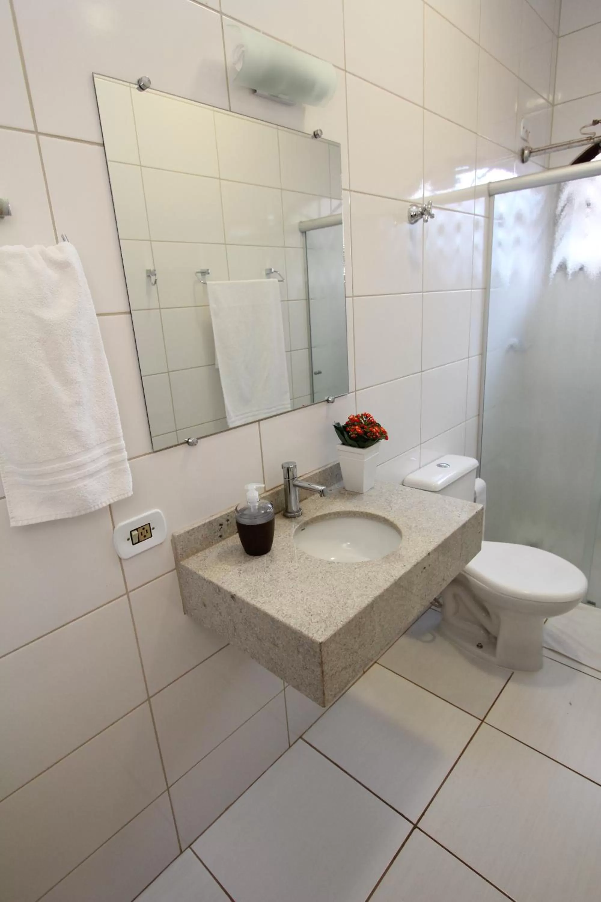 Bathroom in Hotel Recreio dos Bandeirantes