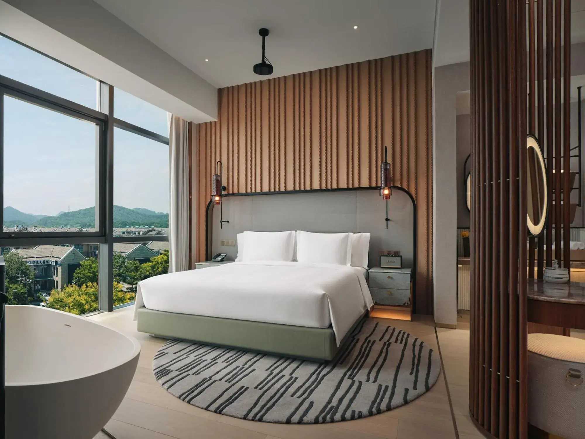 Bathroom, Bed in Hotel Indigo Hangzhou Uptown, an IHG Hotel