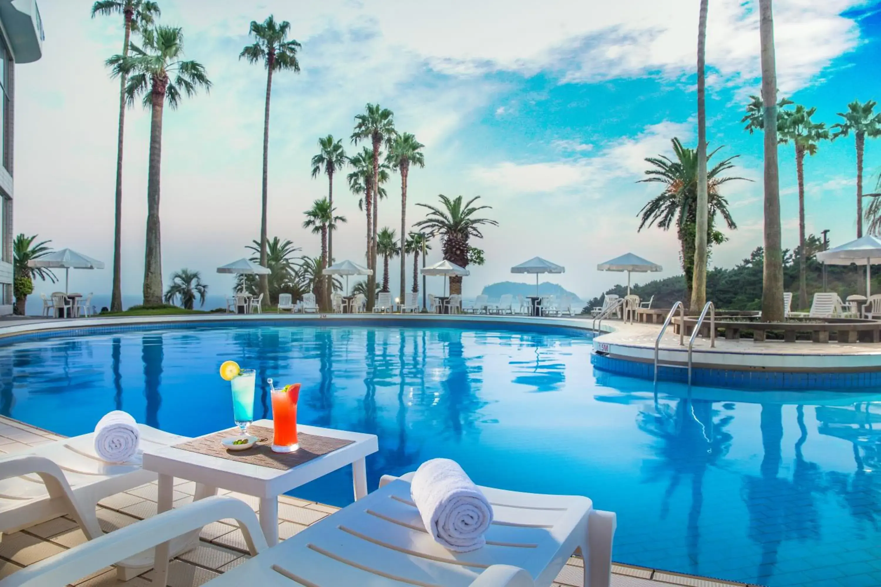 Pool view in Seogwipo KAL Hotel Pool view in Seogwipo KAL Hotel