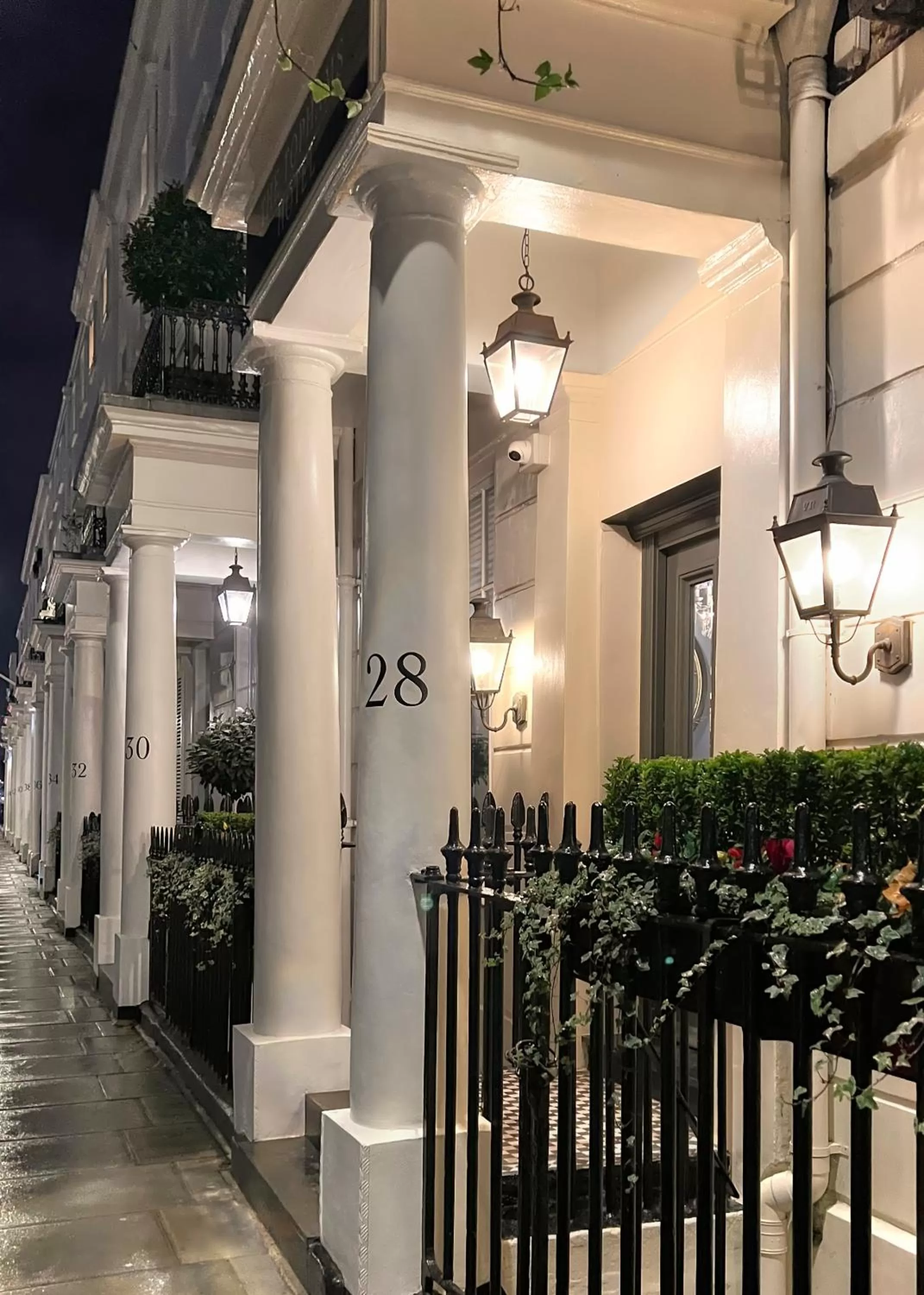 Facade/entrance in The Tophams Hotel