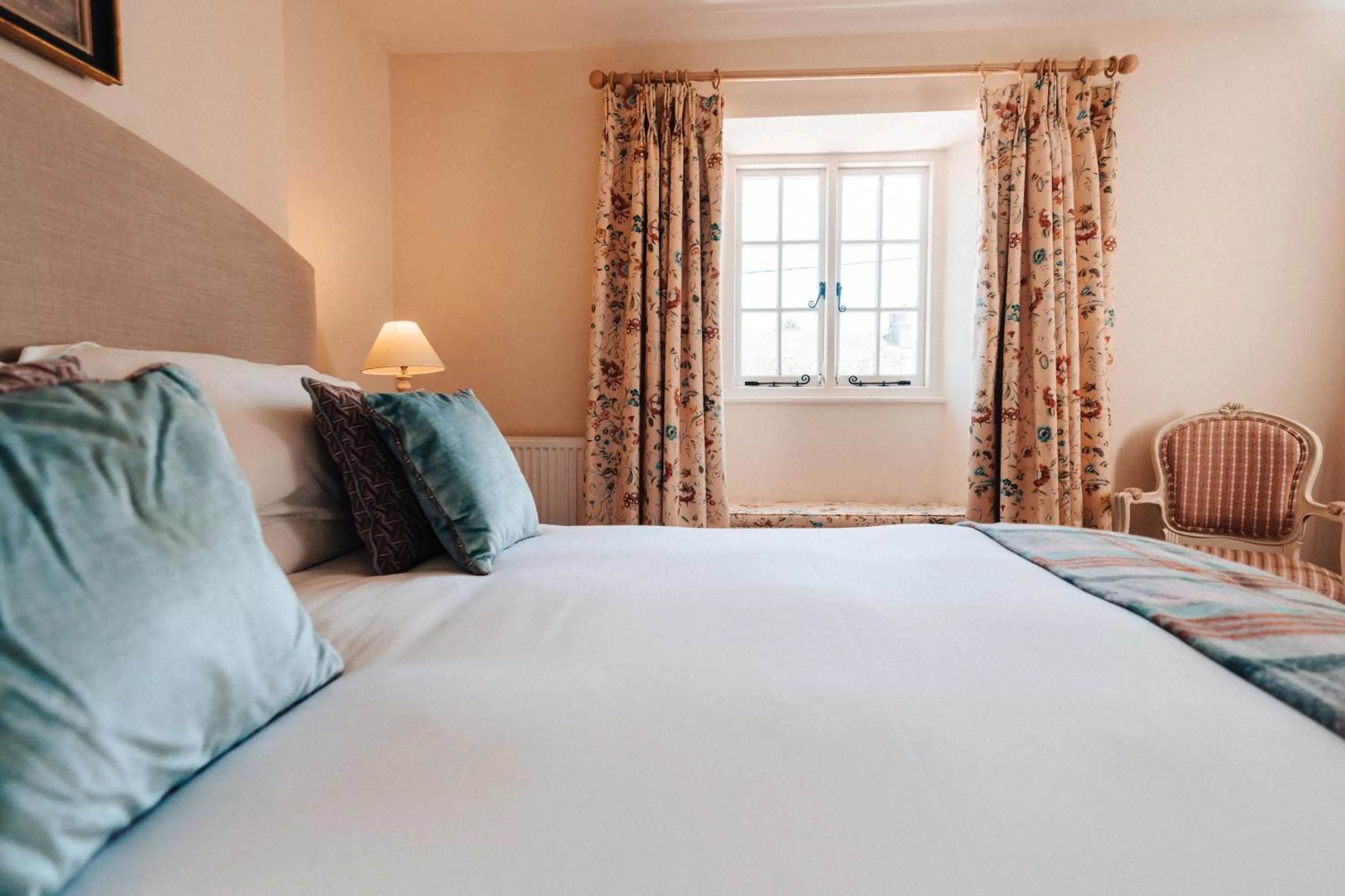 Bed in Cat and Custard Pot Inn