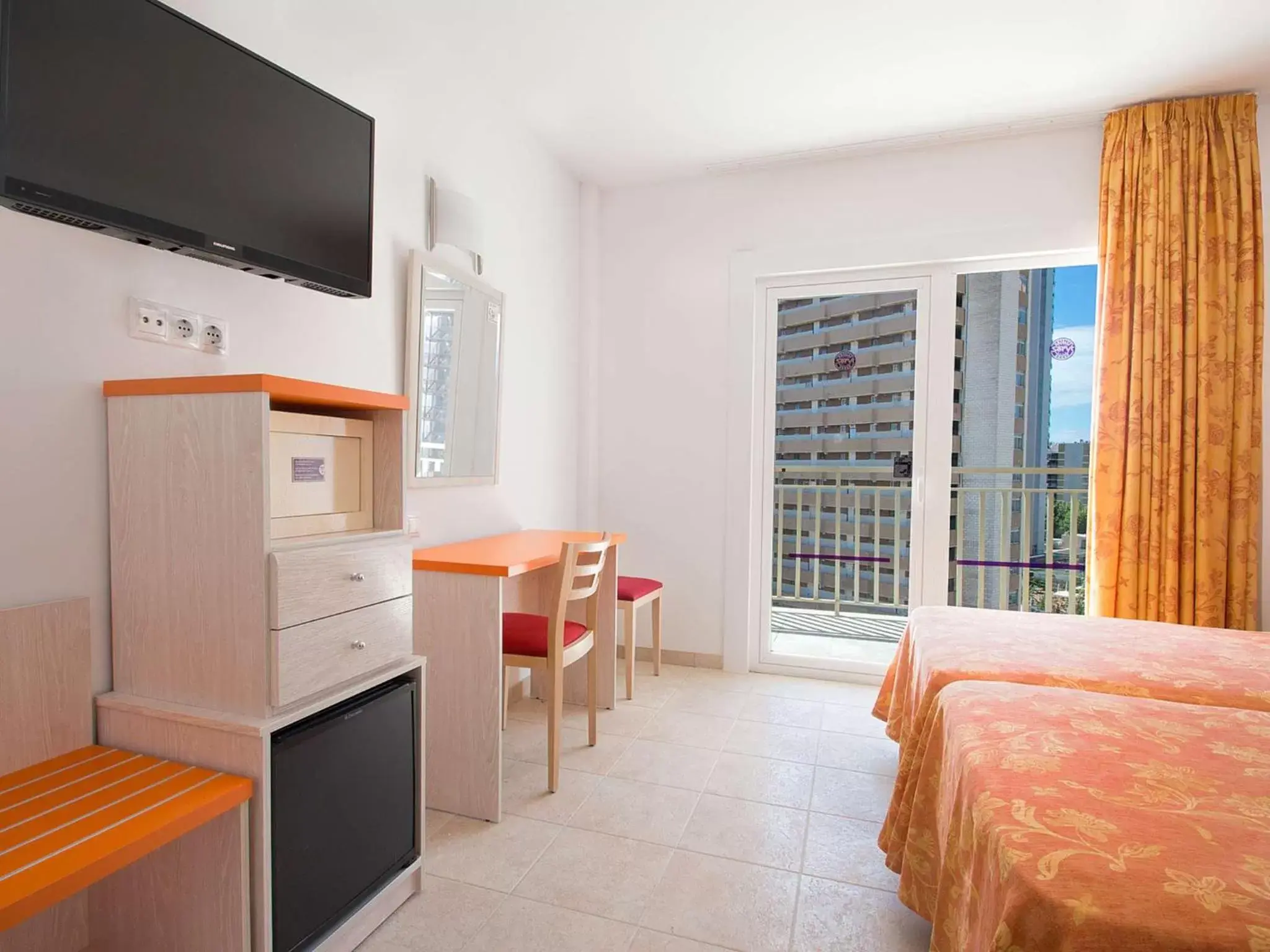 Bedroom, Seating Area in Hotel Servigroup Orange