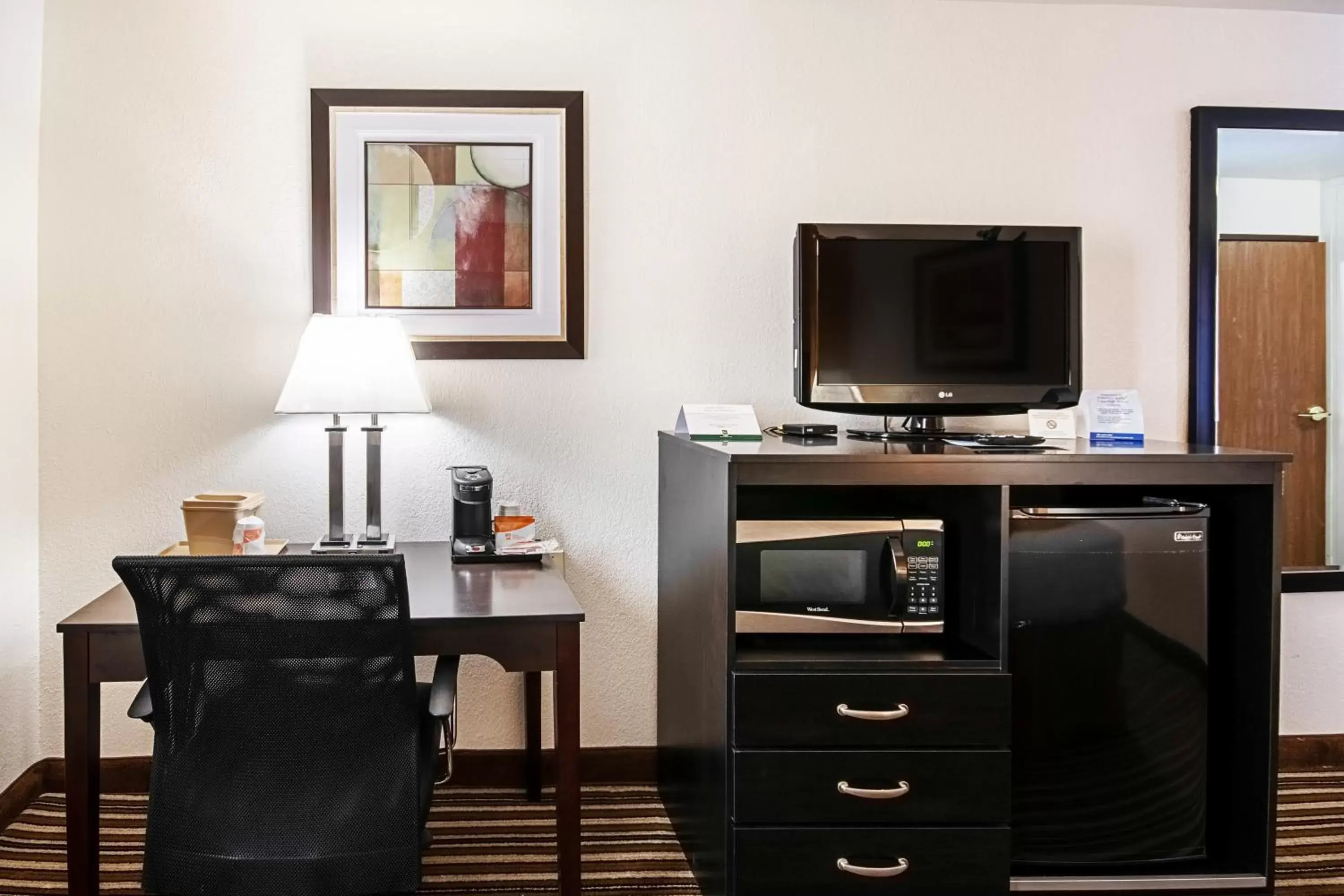 TV/Entertainment Center in Quality Inn Dodge City