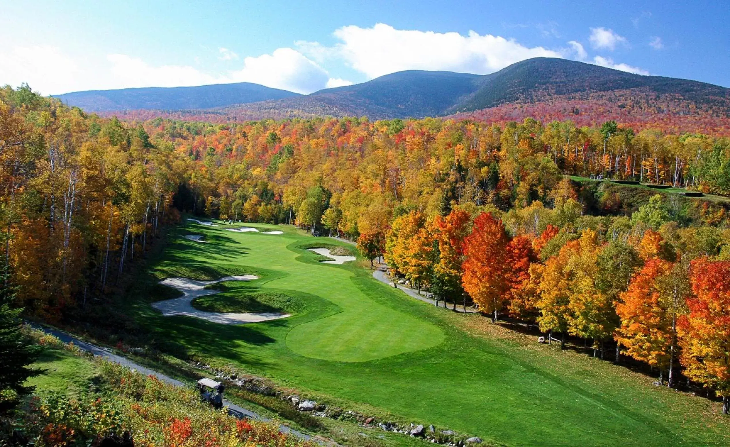 Golfcourse, Bird's-eye View in Sugarloaf Mountain Hotel