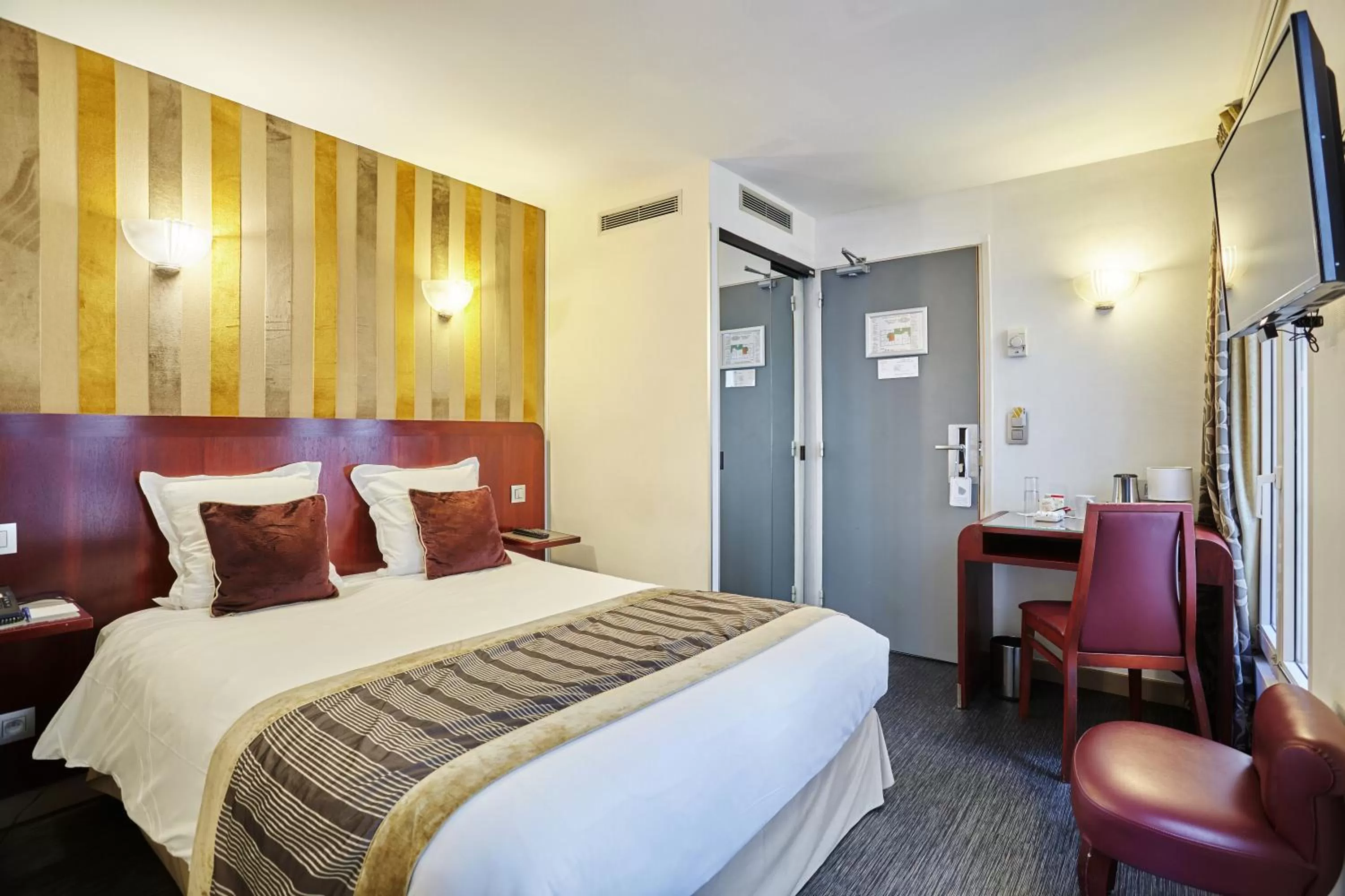 Bed in Hotel Opéra d'Antin