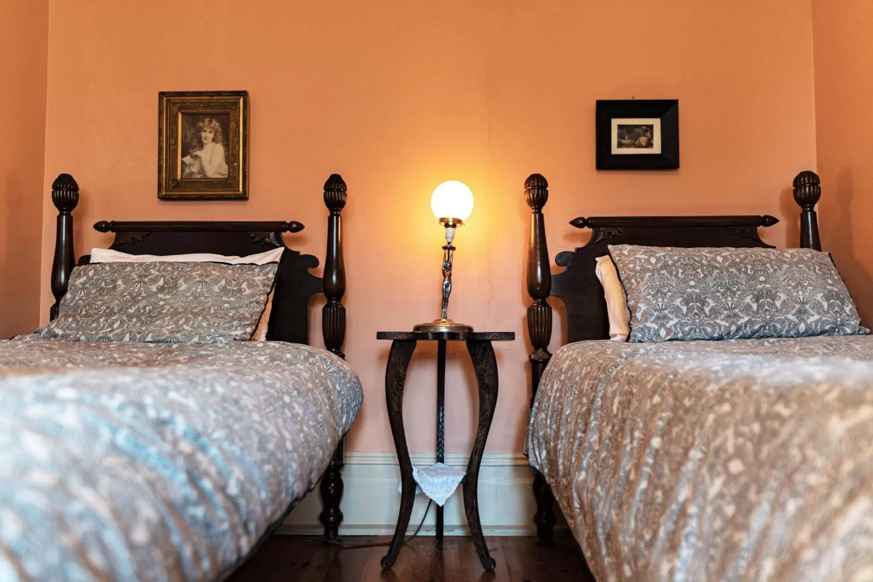 Bedroom, Bed in Buxton Manor