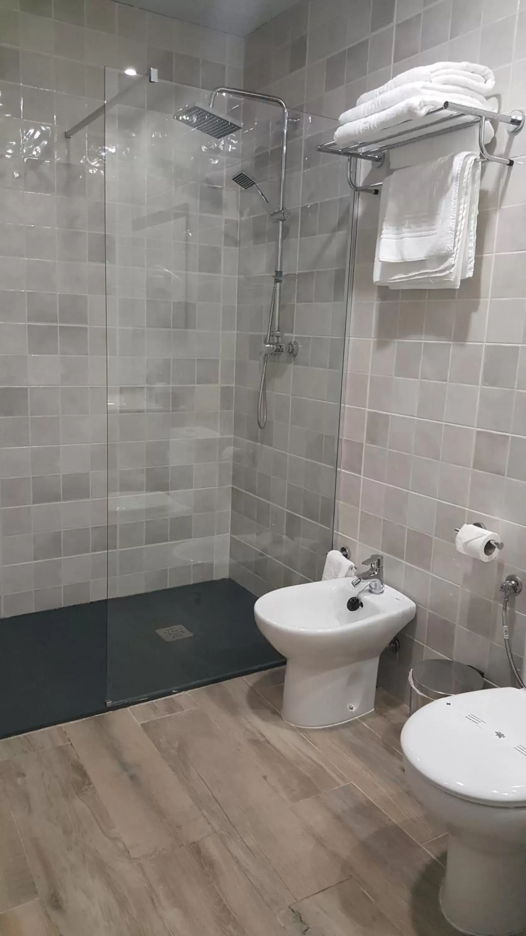 Bathroom in Hotel Apartamentos MPD