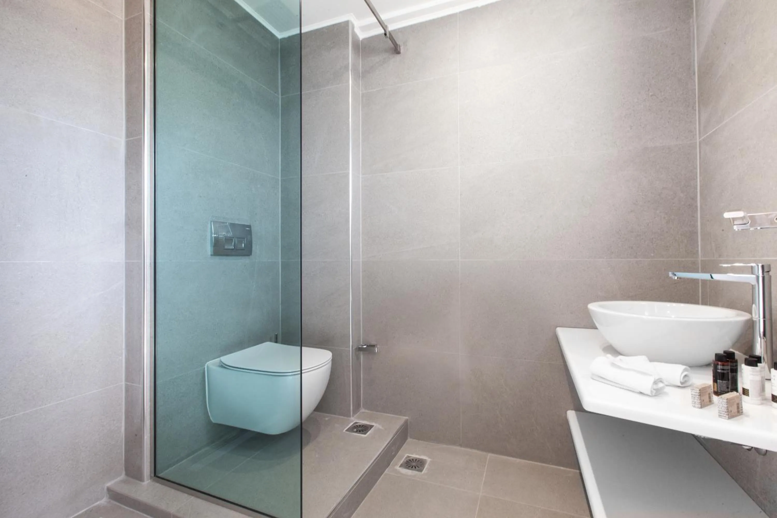 Toilet in Garden City Resort