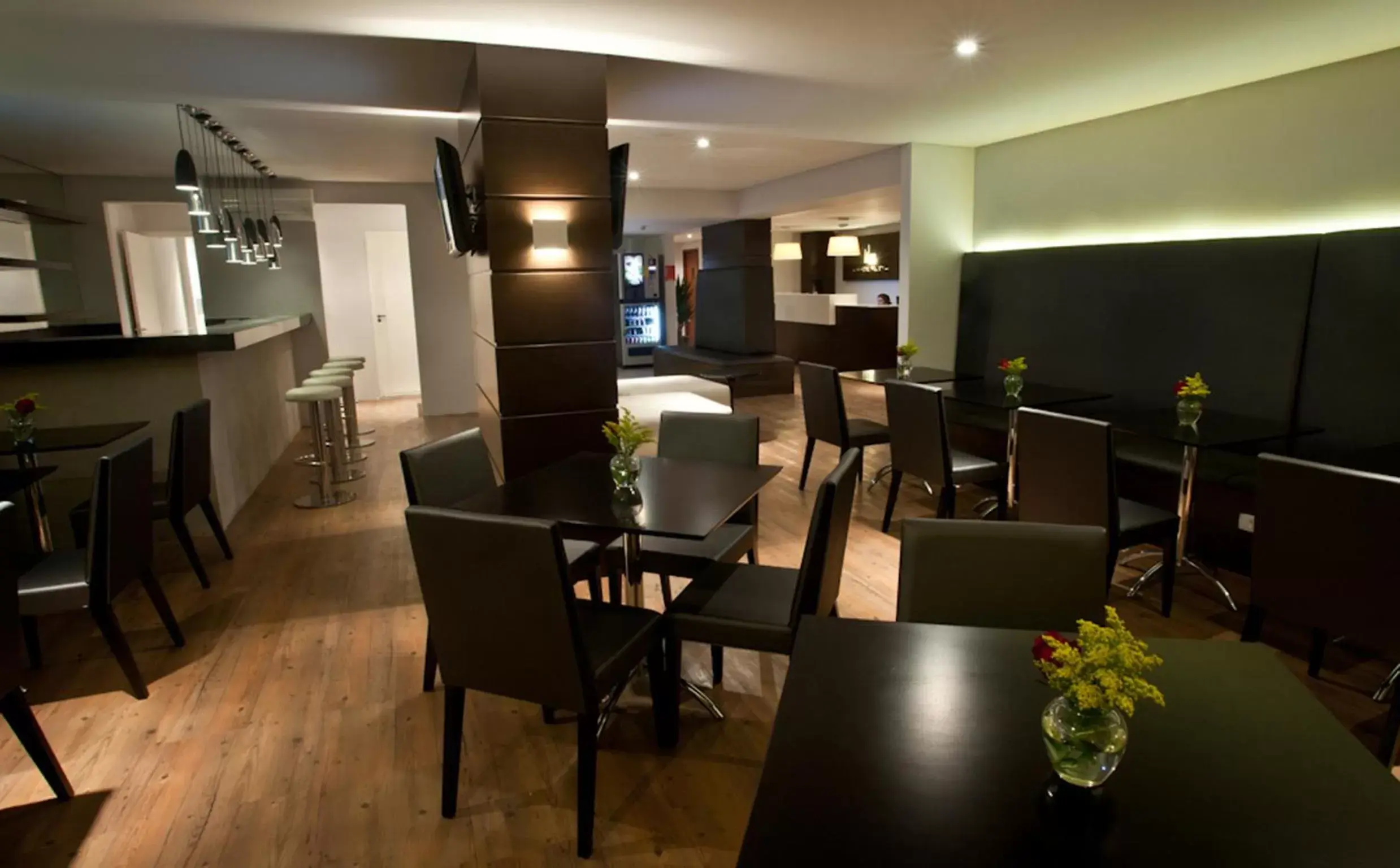 Lounge or bar, Restaurant/Places to Eat in H3 Hotel Paulista