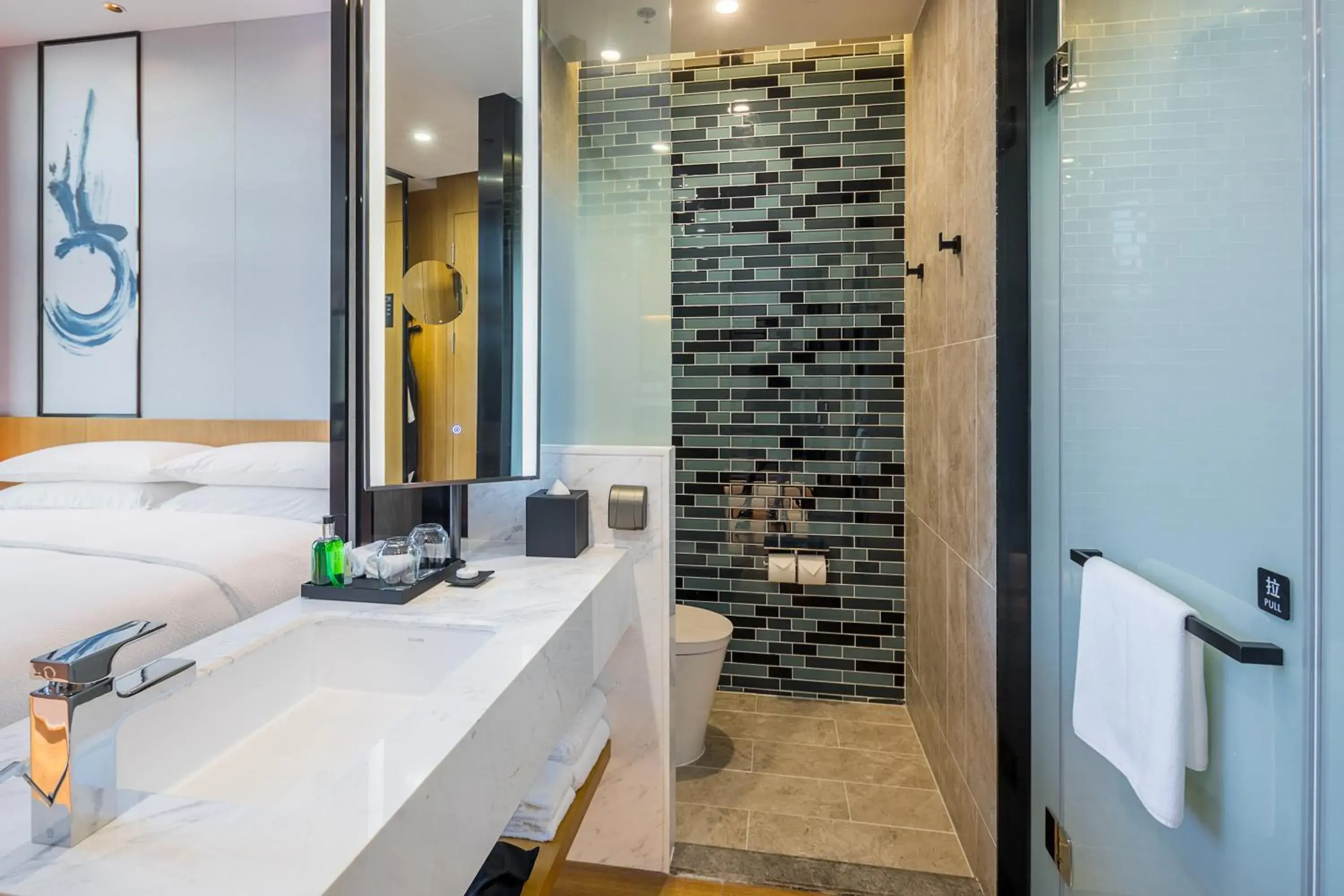 Photo of the whole room, Bathroom in Fairfield by Marriott Shanghai Hongqiao NECC