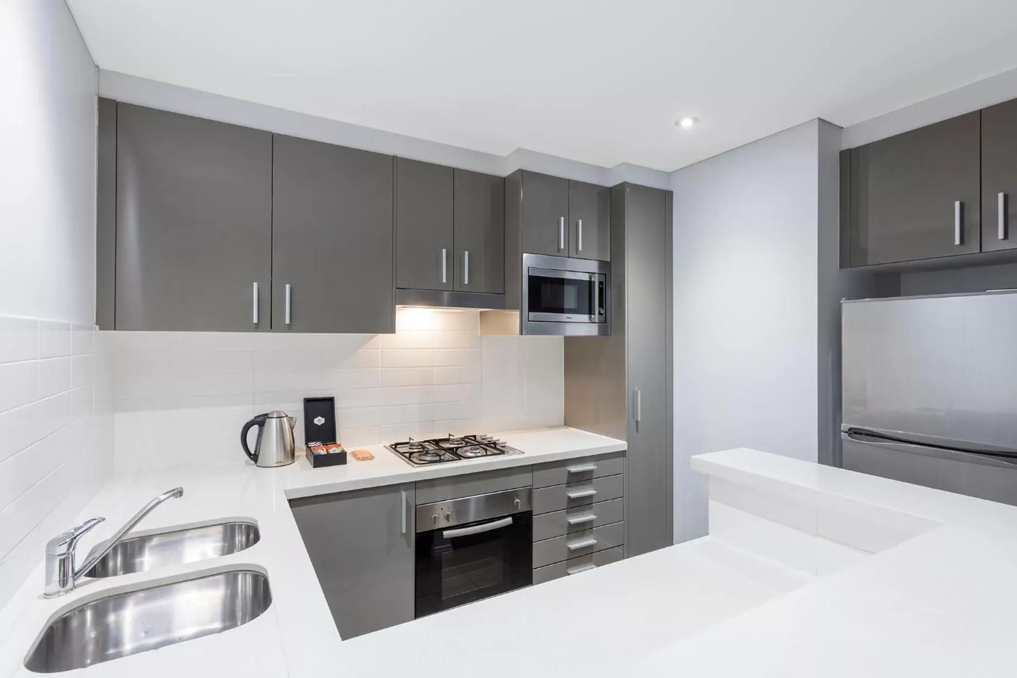 Kitchen/Kitchenette in Meriton Suites Broadbeach