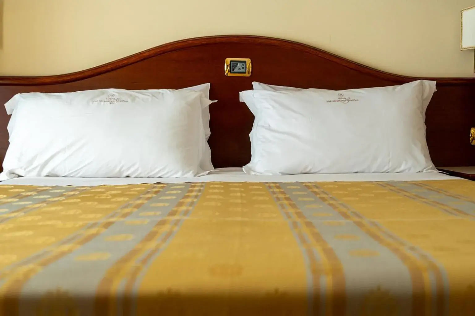 Bedroom, Bed in Hotels Vidi Miramare & Delfino