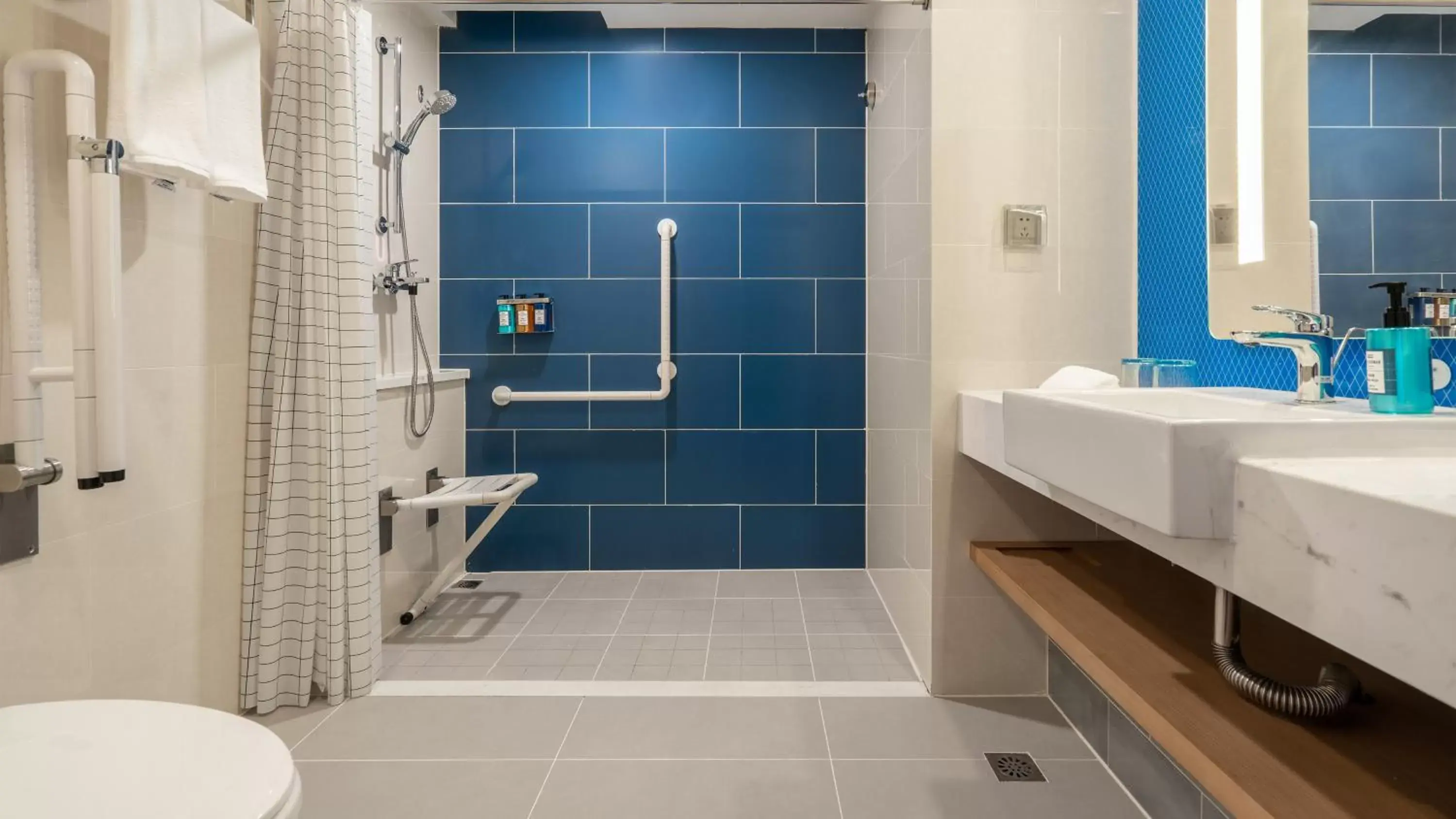 Bathroom in Holiday Inn Express Qingdao City Center, an IHG Hotel