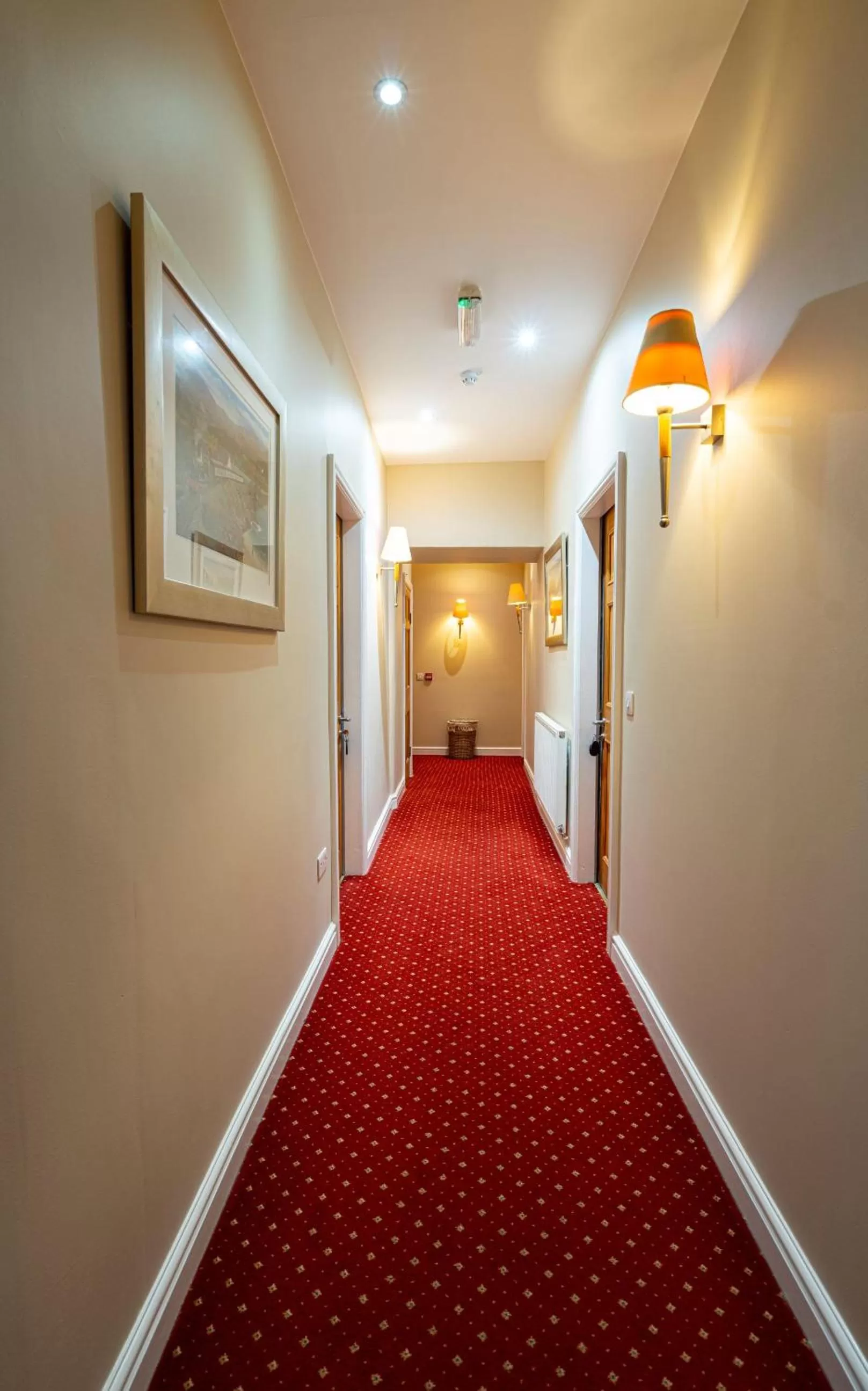 Grapes Hotel, Bar & Restaurant