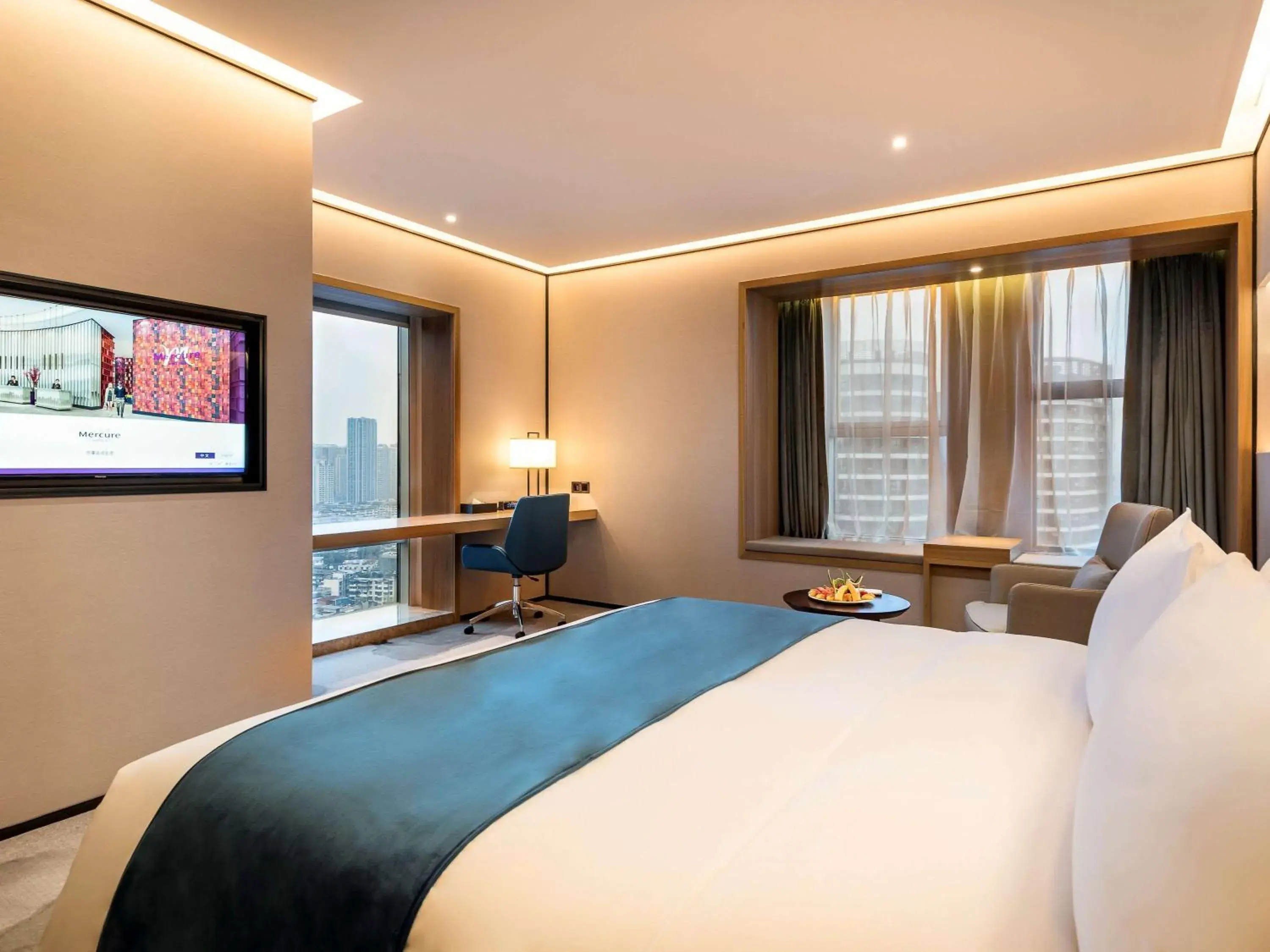 Photo of the whole room, Bed in Mercure Chengdu Huapaifang