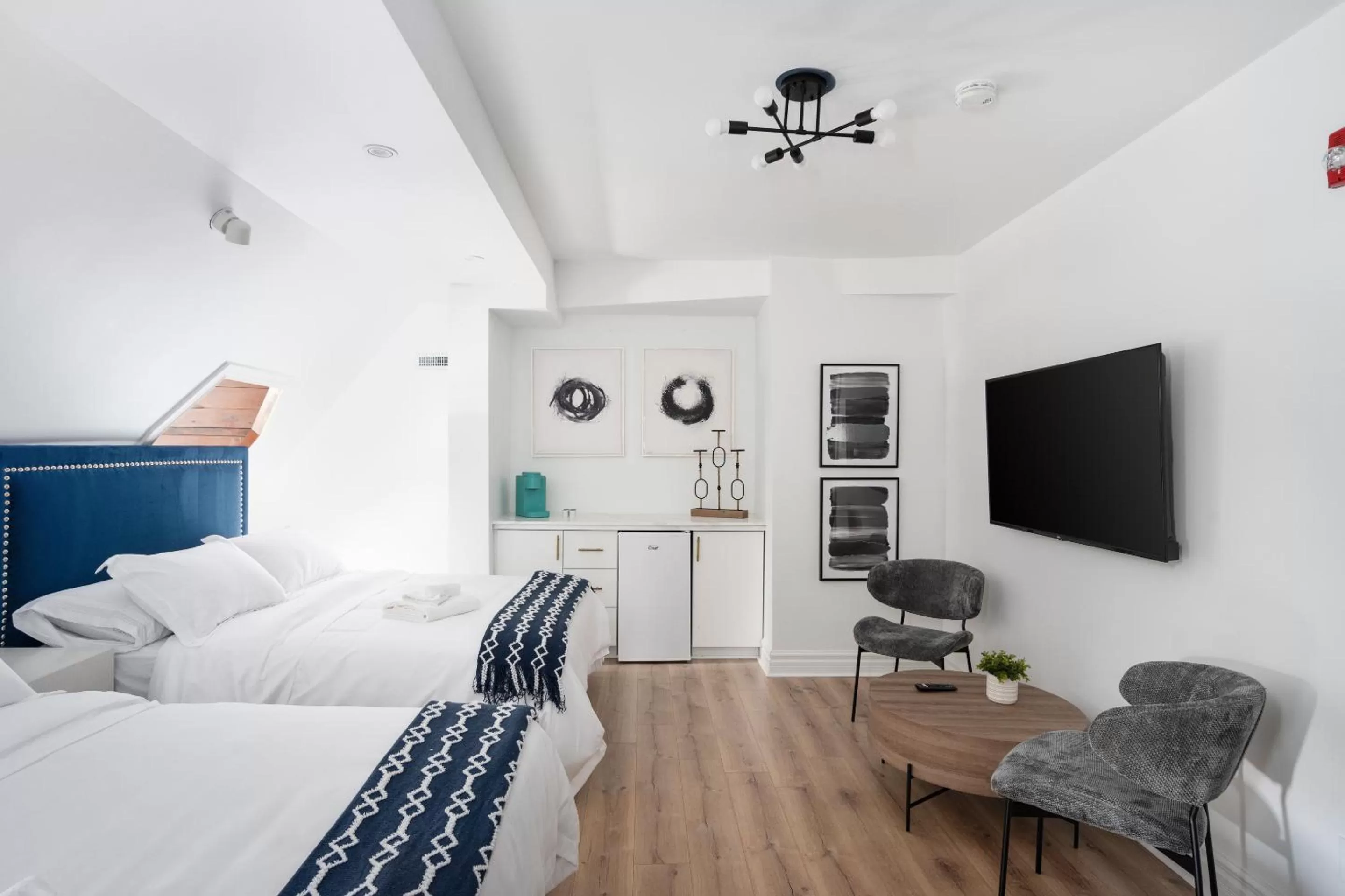 Seating Area in Le Penfield Par Nomade MTL