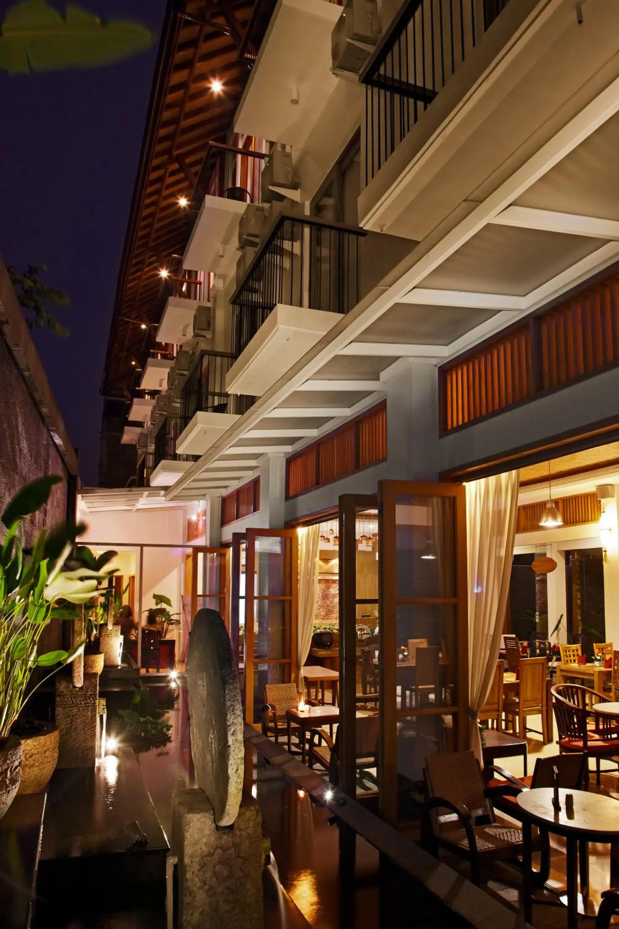 Restaurant/Places to Eat in Villa Damar