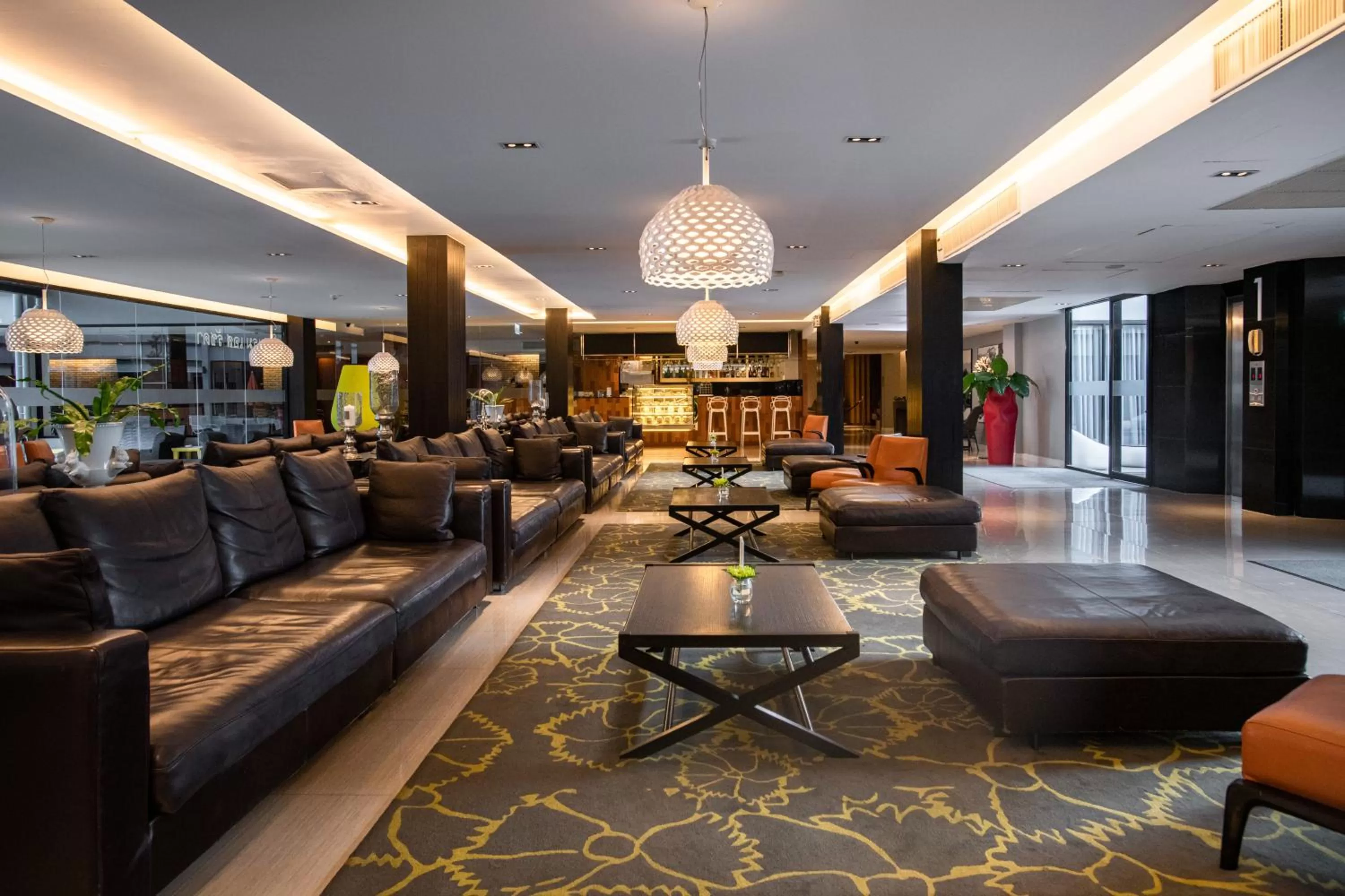 Lobby or reception in S Ratchada Leisure Hotel