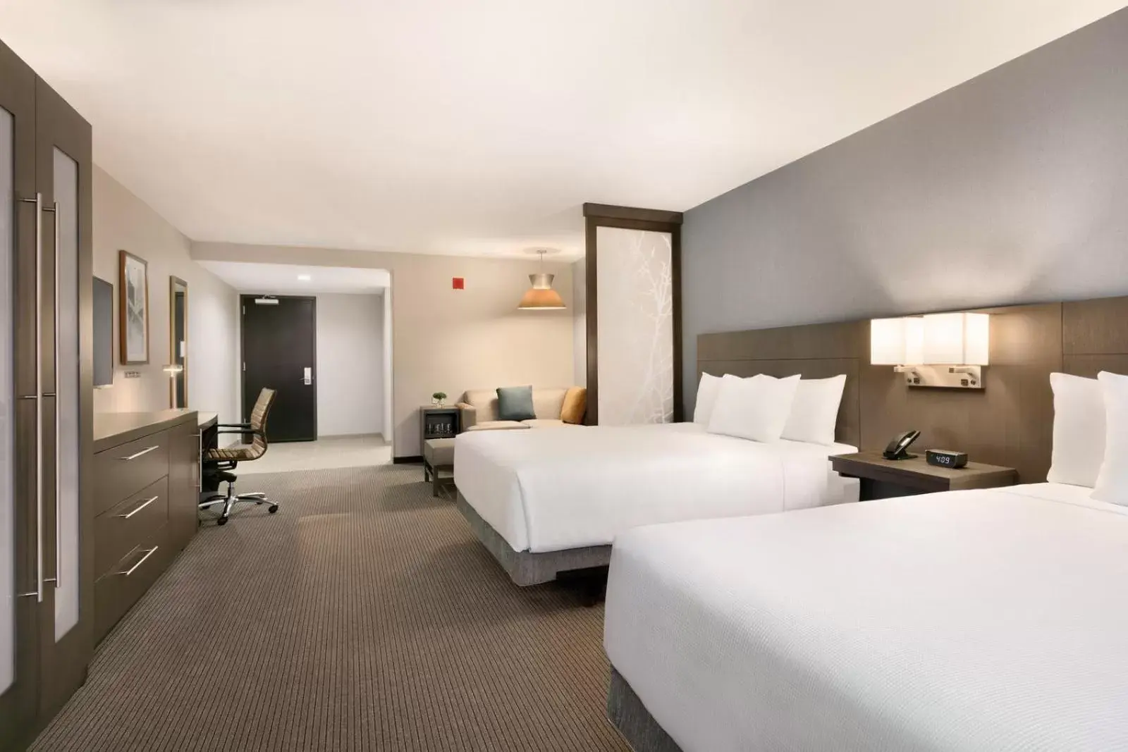 Photo of the whole room, Bed in Hyatt Place Fort Lee/George Washington Bridge