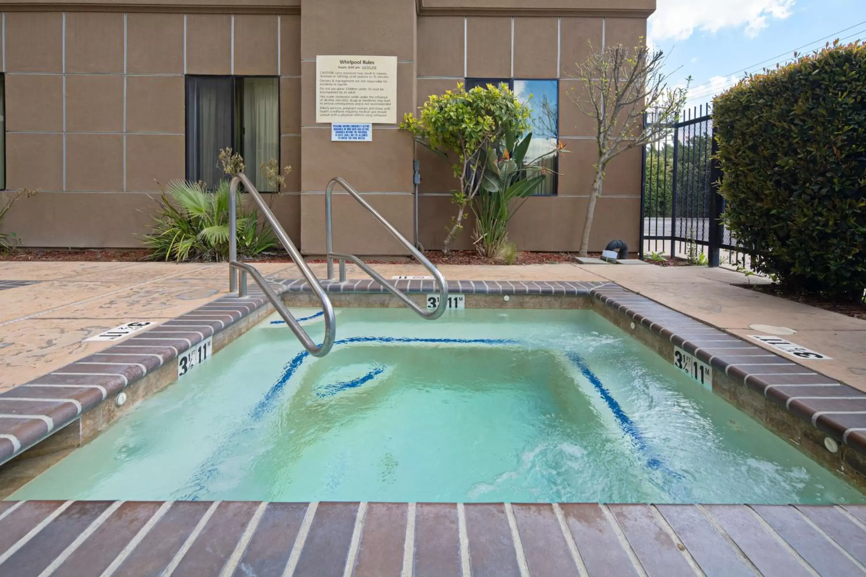 Pool view, Swimming Pool in Hampton Inn Visalia